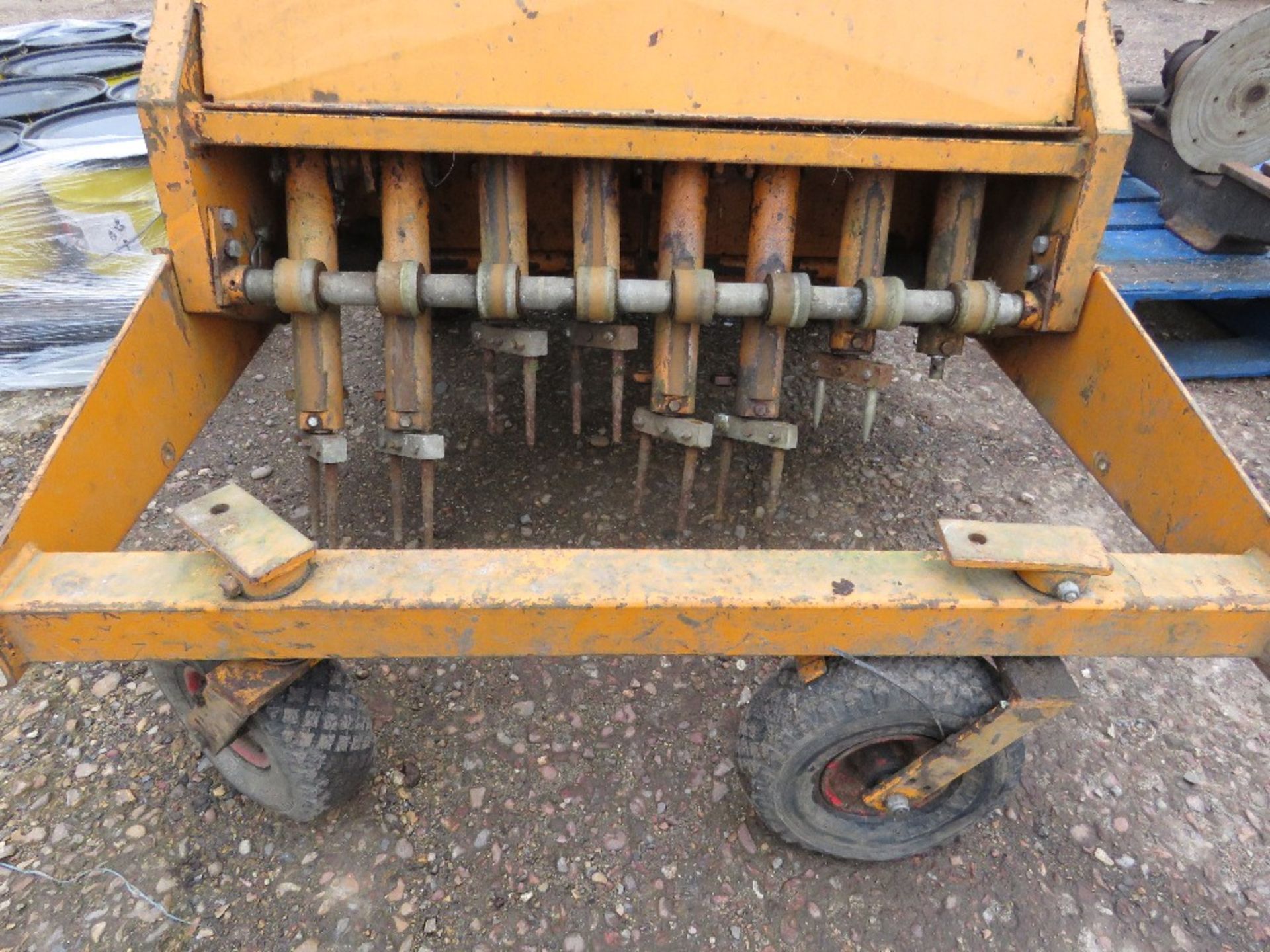 SISI HYDROCORE AERATOR UNIT WITH PETROL ENGINE. WHEN TESTED WAS SEEN TO DRIVE AND SPIKES MOVED..SEE - Image 3 of 8