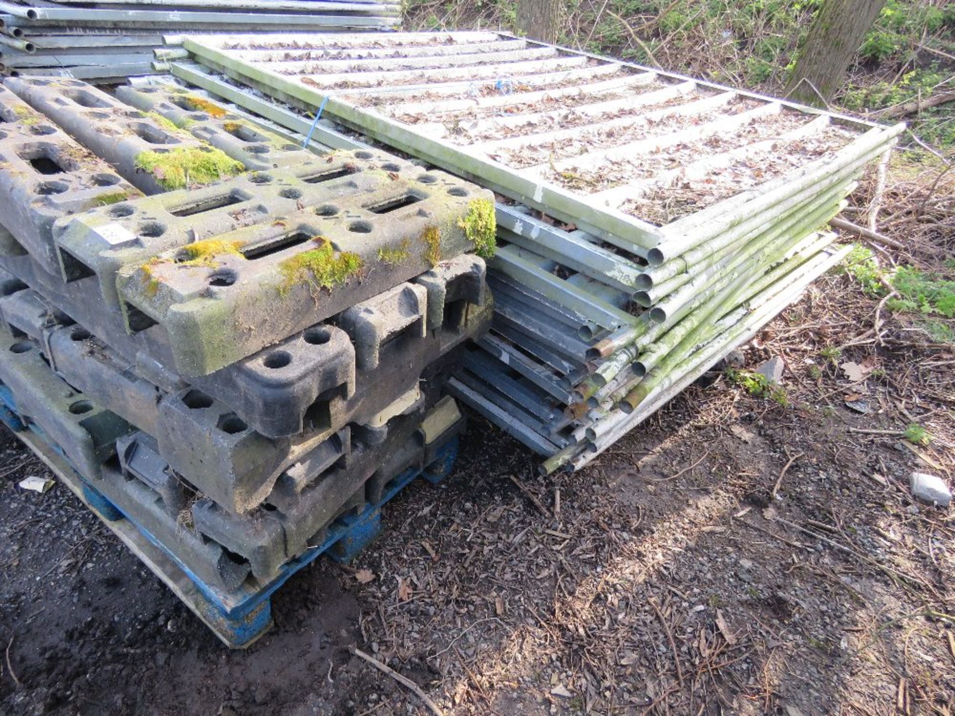 STACK OF 24NO HERAS TYPE SOLID SITE FENCE PANELS 1.8M HEIGHT X 2.1M WIDTH APPROX WITH A PALLET OF FE