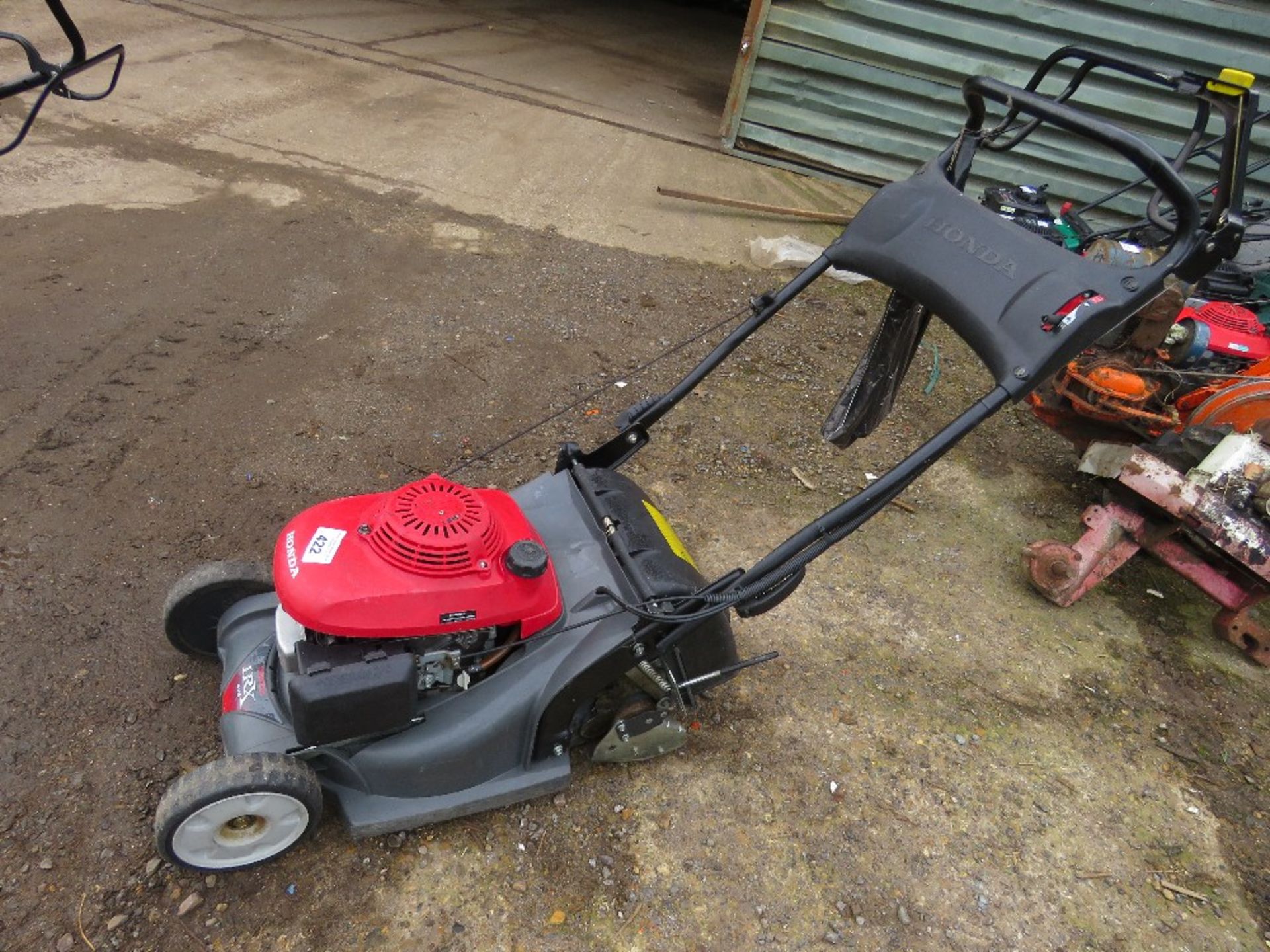 HONDA HRX426 PETROL ENGINE ROLLER MOWER, NO COLLECTOR.....THIS LOT IS SOLD UNDER THE AUCTIONEERS MAR - Image 2 of 4