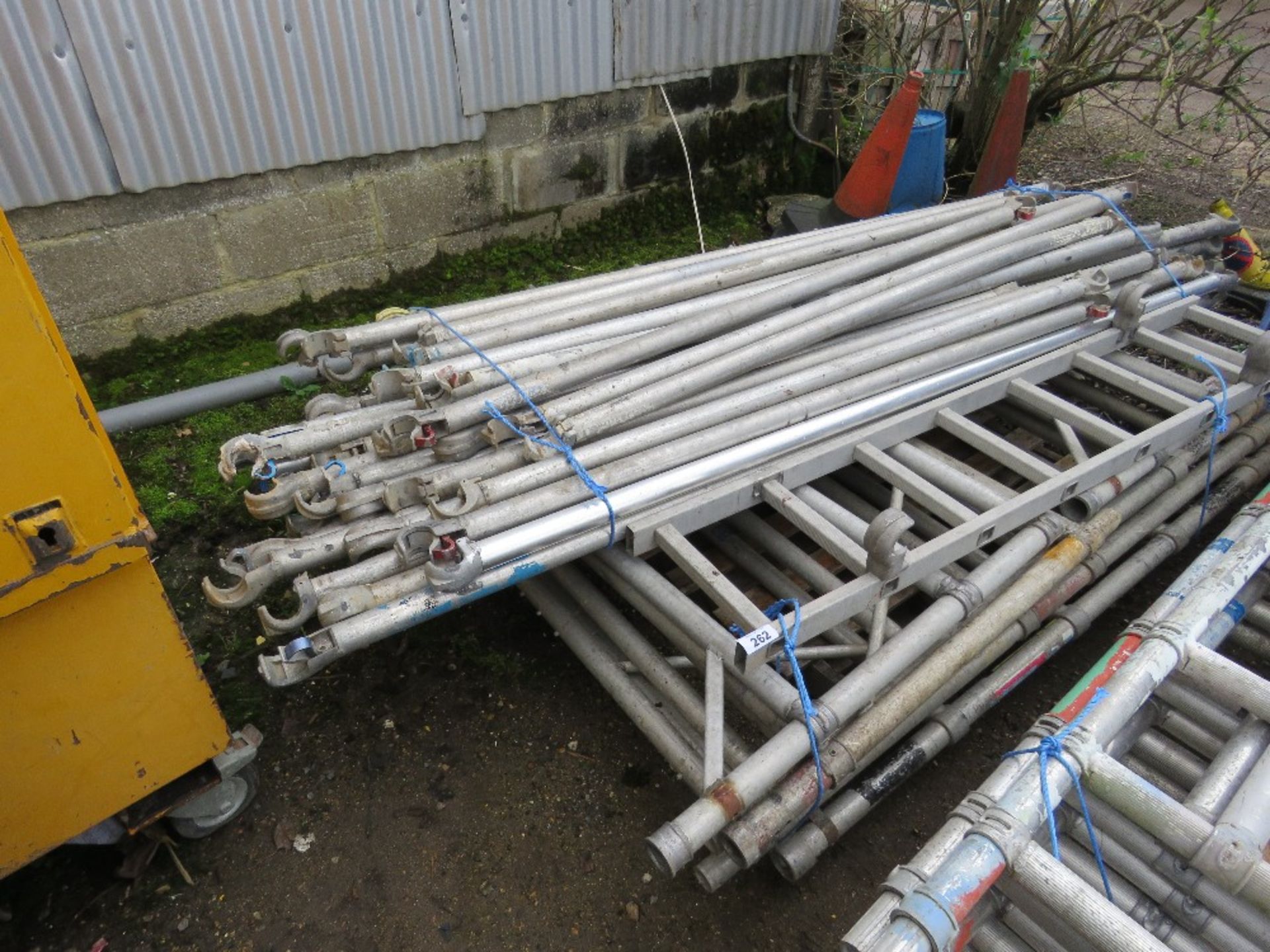 ALUMINIUM TOWER SCAFFOLD PARTS INCLUDING POLES AND UPRIGHTS AS SHOWN. THIS LOT IS SOLD UNDER THE