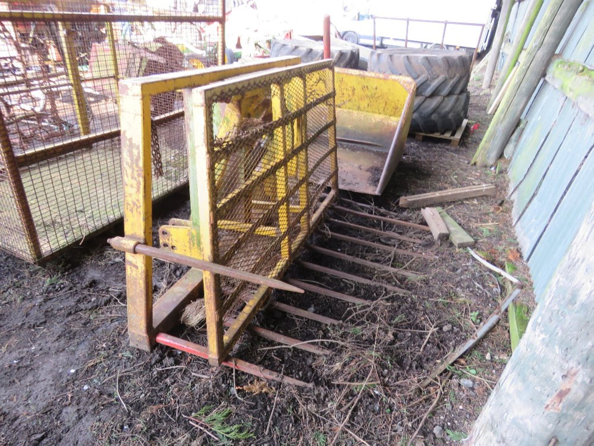 GRAYS TRACTOR 3 POINT LINKAGE MOUNTED PUSH OFF BUCK RAKE UNIT.