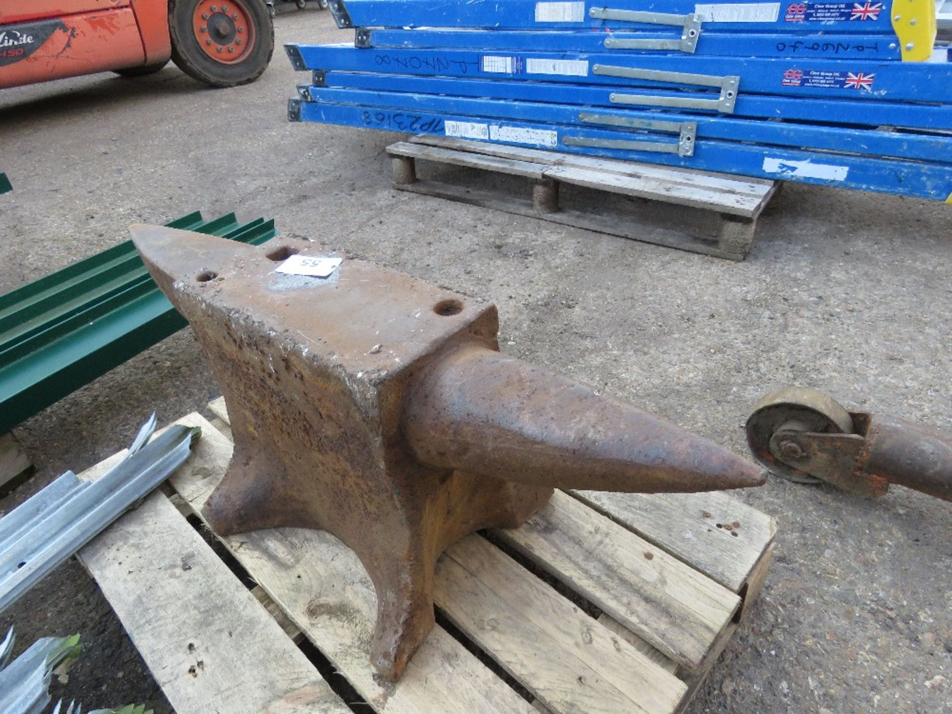 DOUBLE ENDED BLACKSMITH'S ANVIL 87CM TOTAL WIDTH APPROX. - Image 4 of 4