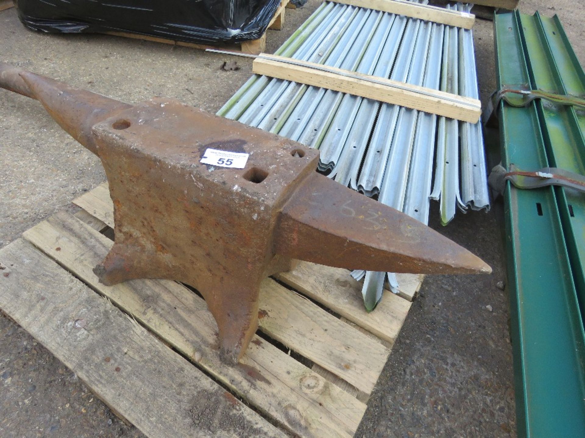 DOUBLE ENDED BLACKSMITH'S ANVIL 87CM TOTAL WIDTH APPROX. - Image 2 of 4