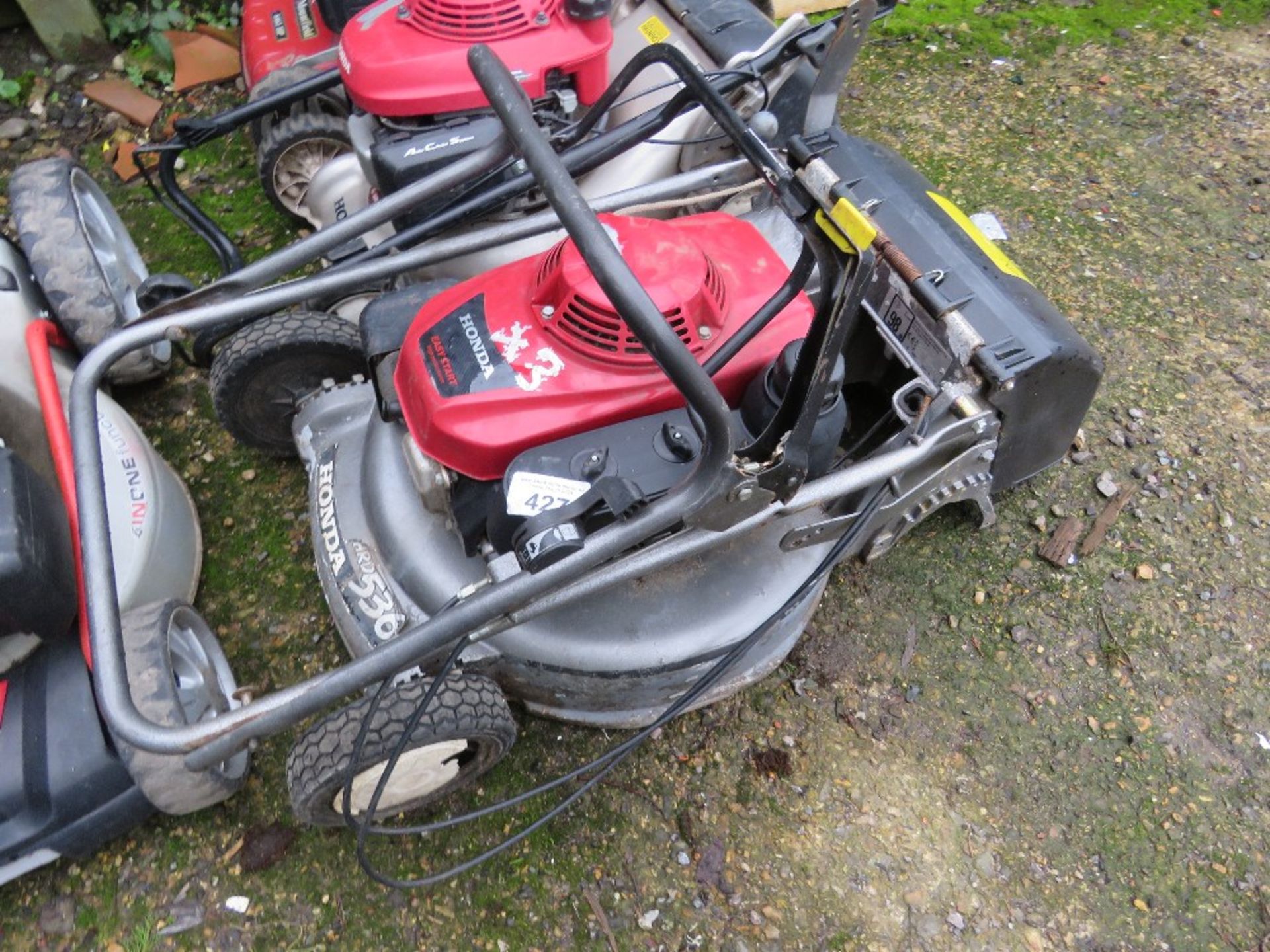 3 X LAWNMOWERS: 2 X HONDA AND A MOUNTFIELD. - Image 4 of 6
