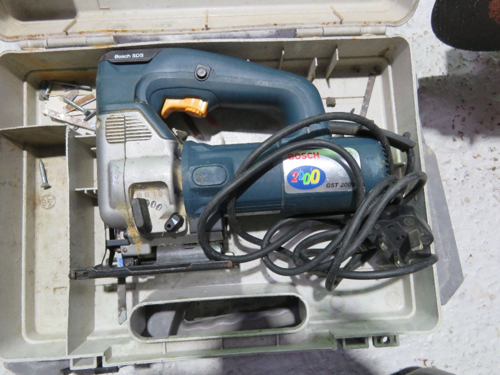 3NO 240 VOLT POWER TOOLS: 2 X DRILLS PLUS A JIGSAW. DIRECT FROM LOCAL RETIRING BUILDER. THIS LO - Image 3 of 7