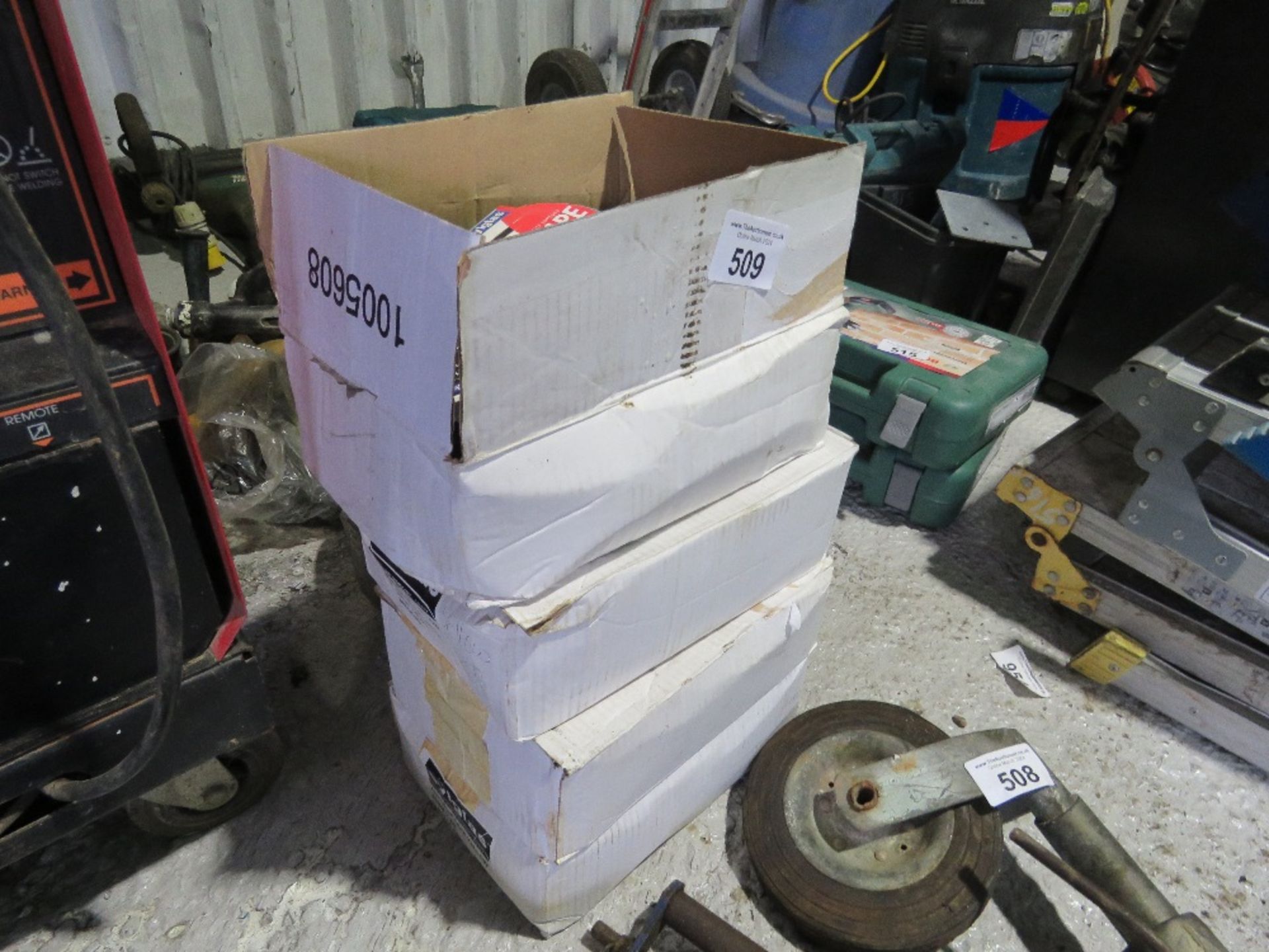 4NO BOXES OF ANTI SLIP SAFETY TAPE. THIS LOT IS SOLD UNDER THE AUCTIONEERS MARGIN SCHEME, THEREFO - Image 4 of 4