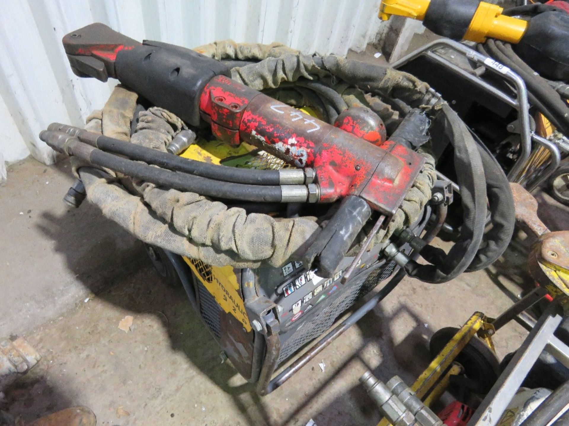 ATLAS COPCO HYDRAULIC BREAKER PACK WITH HOSE AND GUN. - Image 4 of 4