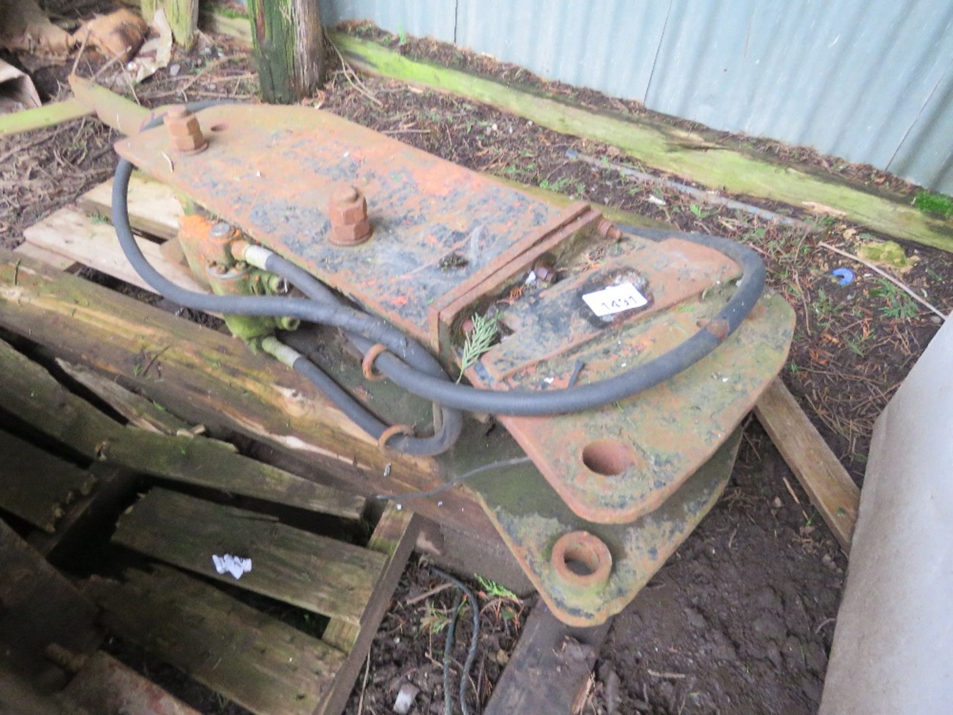 LARGE SIZED EXCAVATOR MOUNTED BREAKER. DIRECT FROM LOCAL SMALLHOLDING. THIS LOT IS SOLD UNDER THE - Image 5 of 5