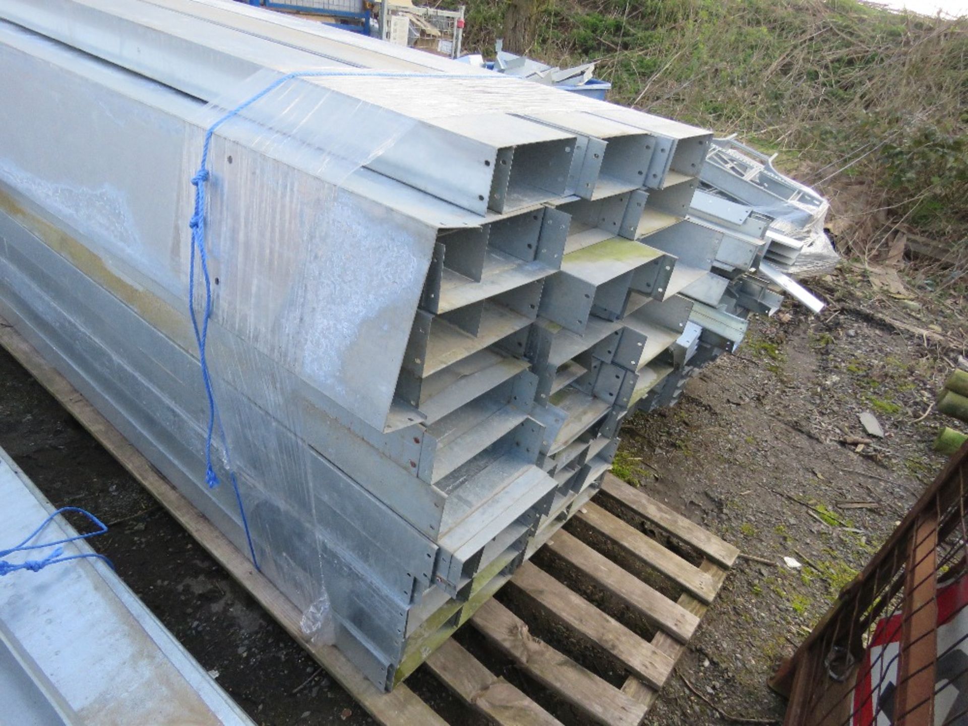 LARGE QUANTITY OF METAL DUCTING PARTS INCLUDING DUCTS AT 9FT LENGTH APPROX. SOURCED FROM COMPANY LIQ - Image 3 of 9