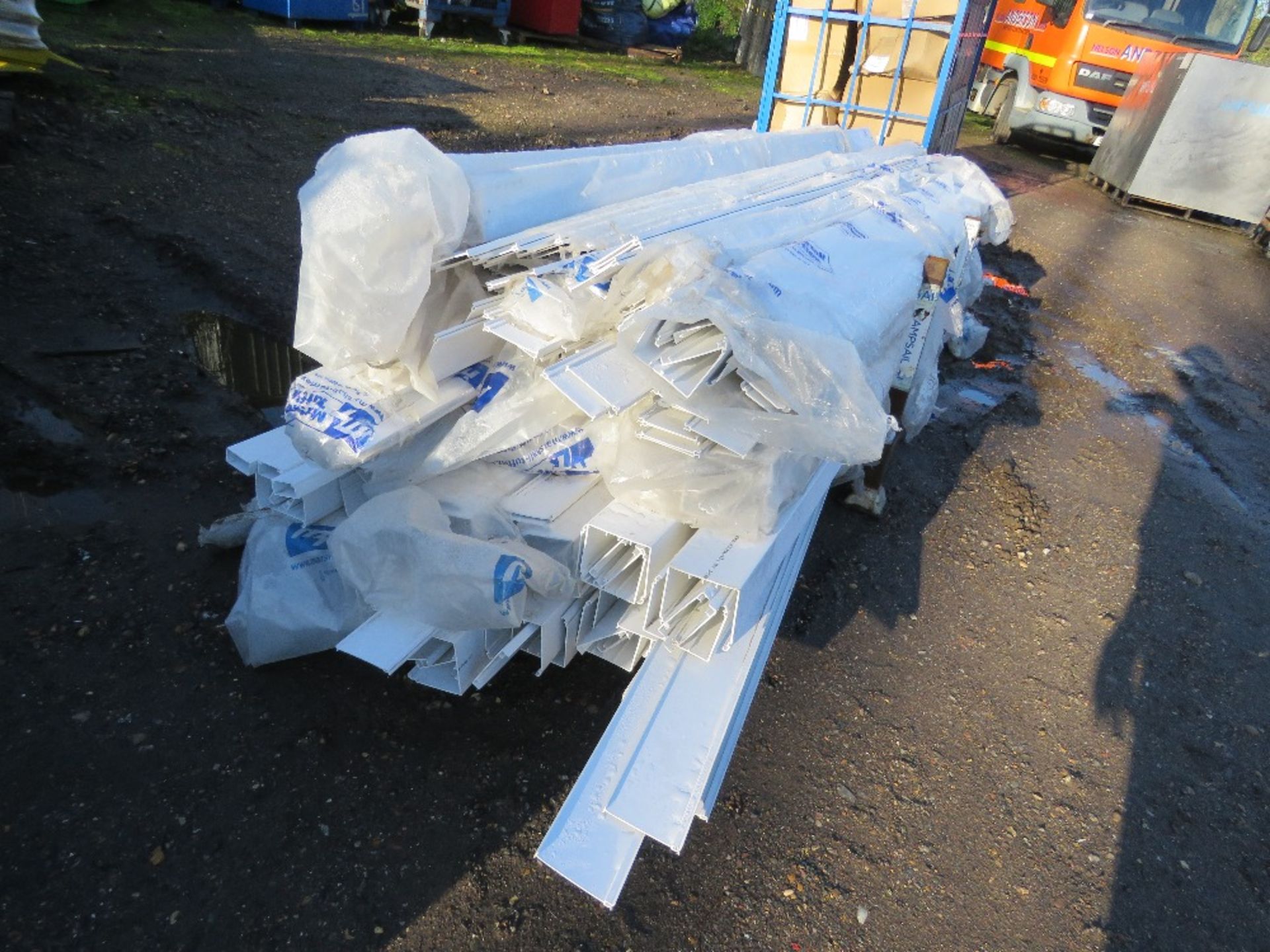 LARGE QUANTITY OF PLASTIC CABLE DUCTING PARTS 9-12FT APPROX... SOURCED FROM COMPANY LIQUIDATION. - Image 2 of 8