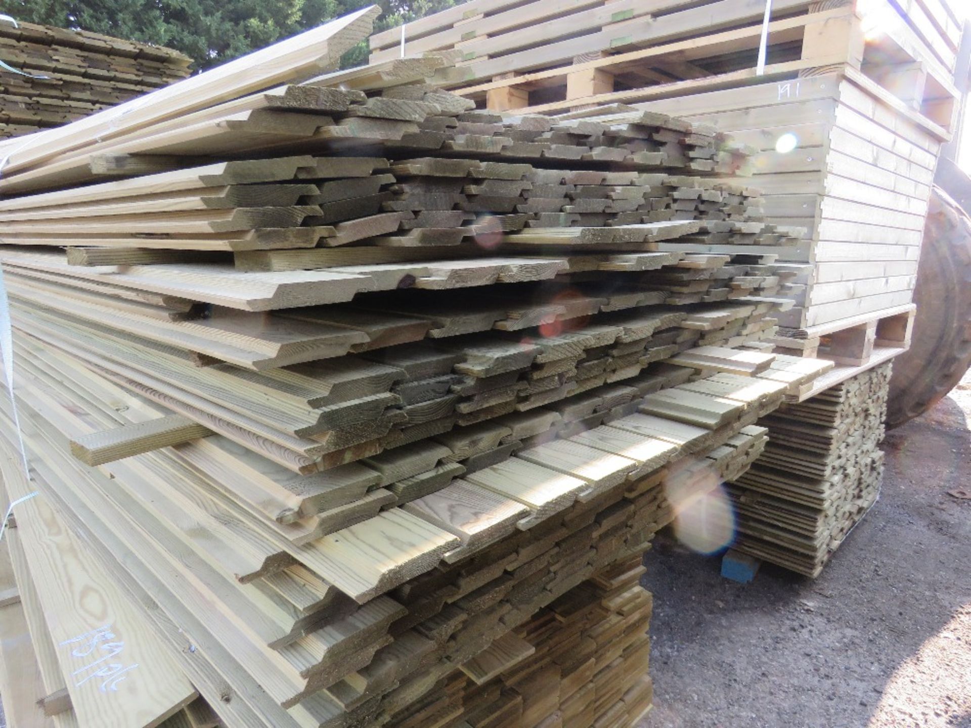 2X LARGE PACKS OF TREATED SHIPLAP AND HIT AND MISS TIMBER CLADDING BOARDS 1.57M-1.73M LENGTH X 100MM - Image 3 of 6