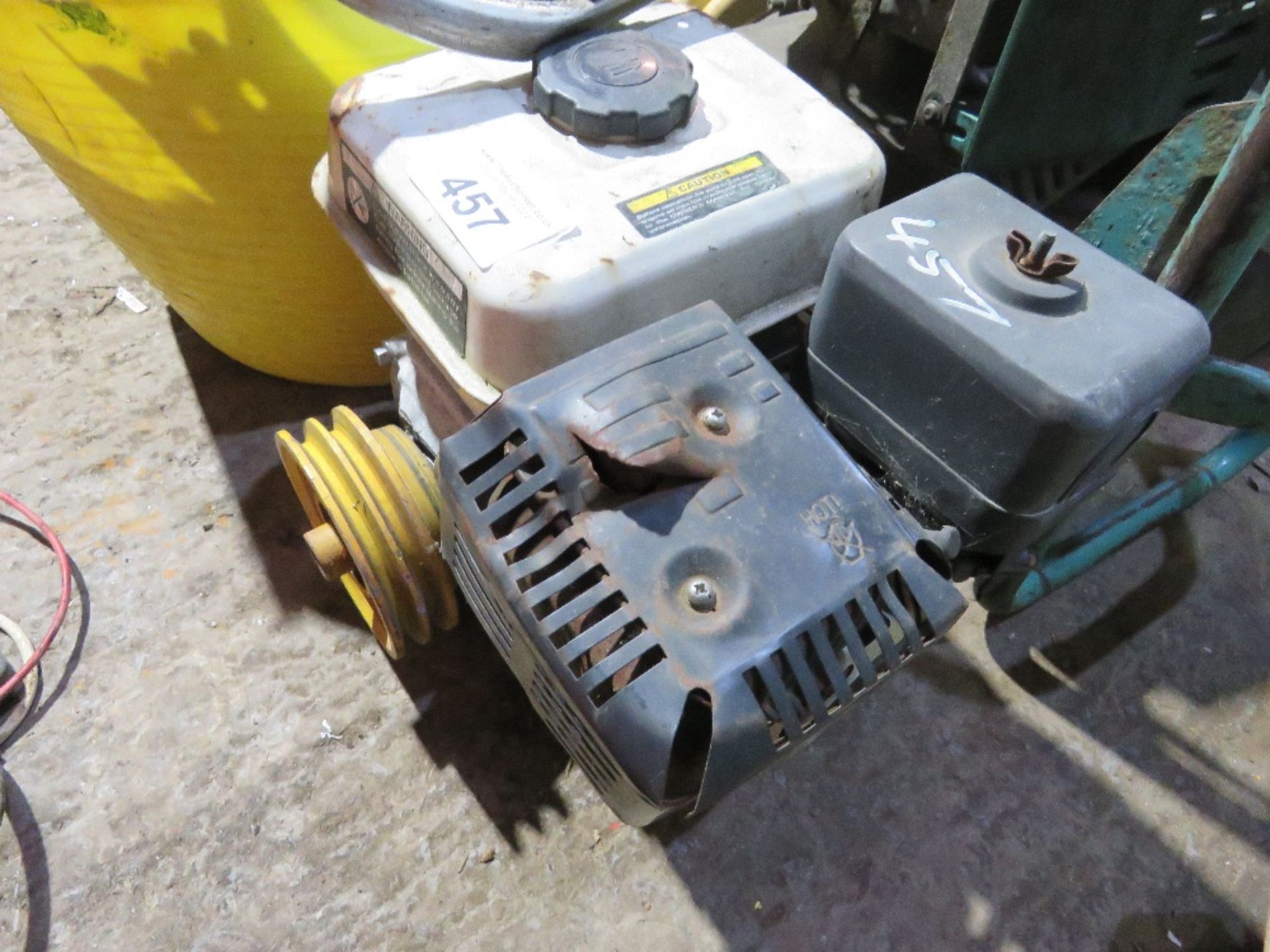 STIHL SAW PARTS PLUS 2 X PETROL ENGINES. THIS LOT IS SOLD UNDER THE AUCTIONEERS MARGIN SCHEME, THE - Image 2 of 3