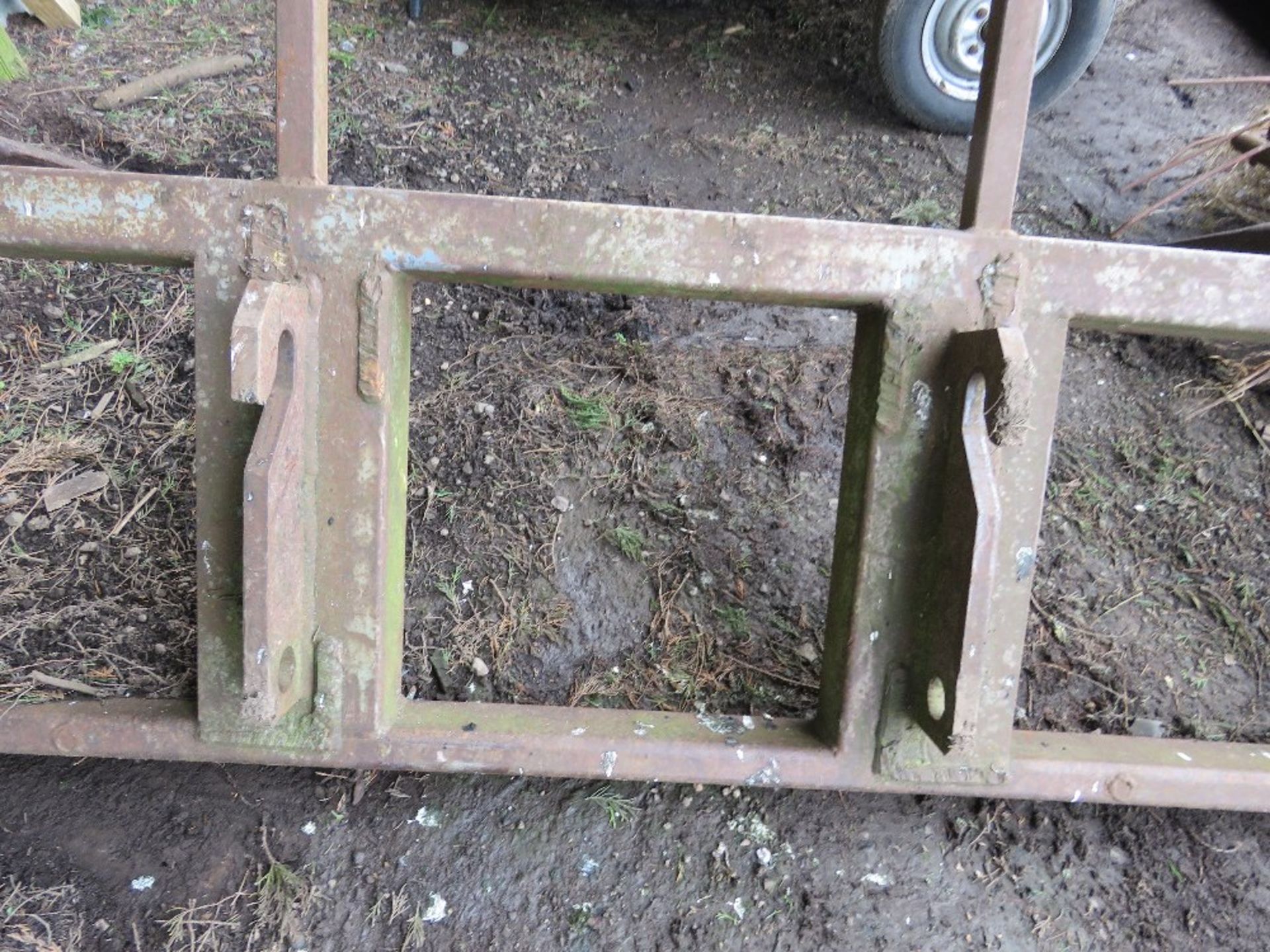 BALE MOVING TWIN SPIKED ATTACHMENT FOR TELEHANDLER. 7FT WIDTH APPROX. - Bild 2 aus 5