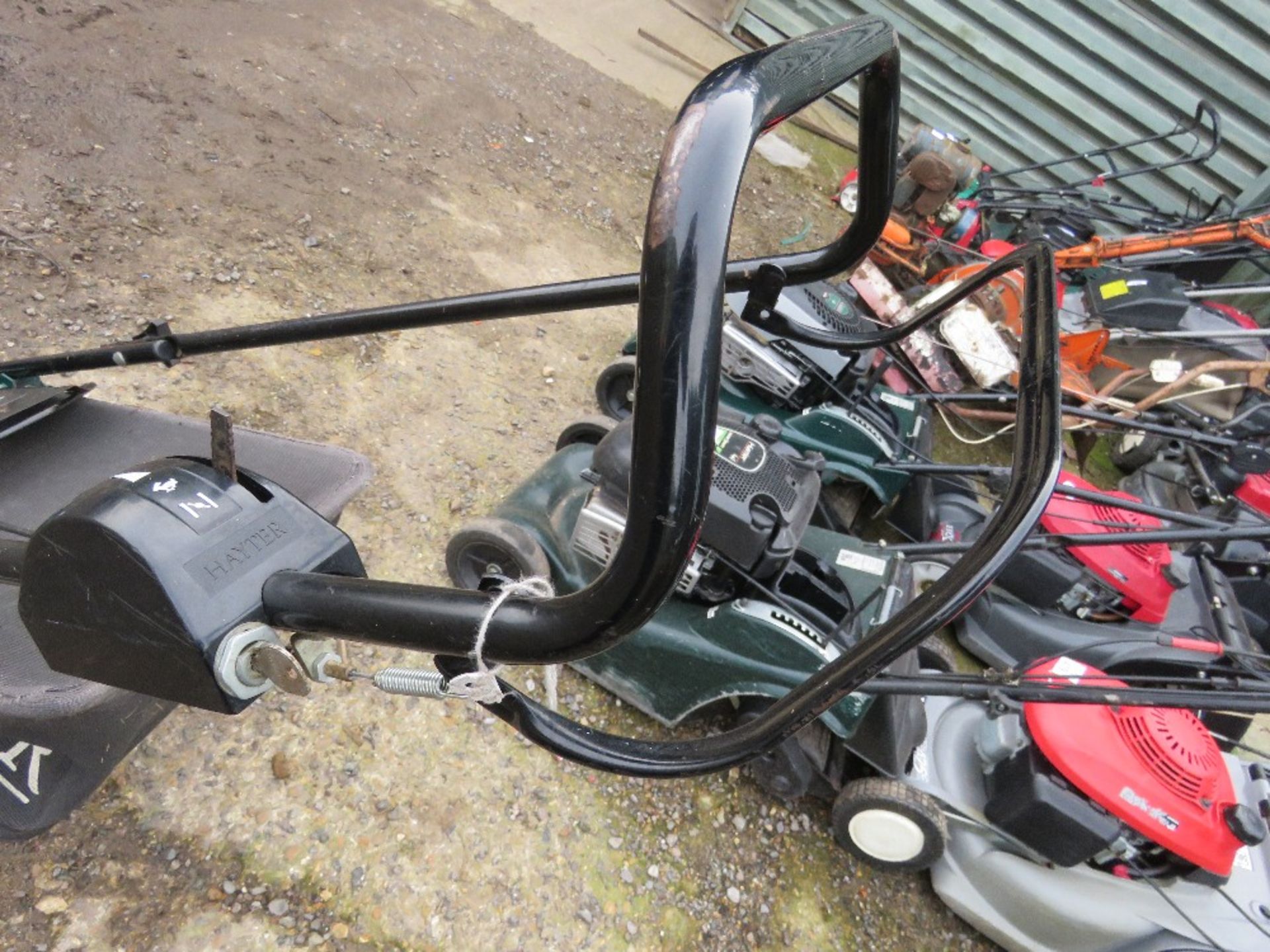 PETROL ENGINE ROLLER MOWER, NO COLLECTOR.....THIS LOT IS SOLD UNDER THE AUCTIONEERS MARGIN SCHEME, T - Image 4 of 4