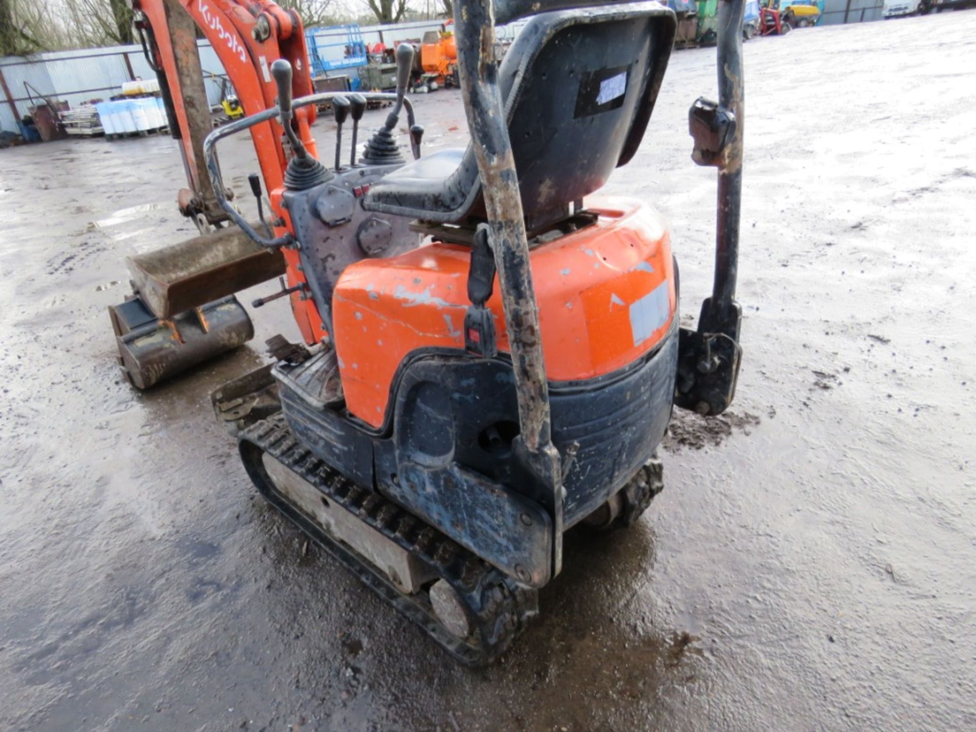 KUBOTA K008 MICRO EXCAVATOR YEAR 2006 APPROX. 4830 REC HOURS. SN:2167. WITH 4NO BUCKETS. DIRECT FROM - Image 6 of 11