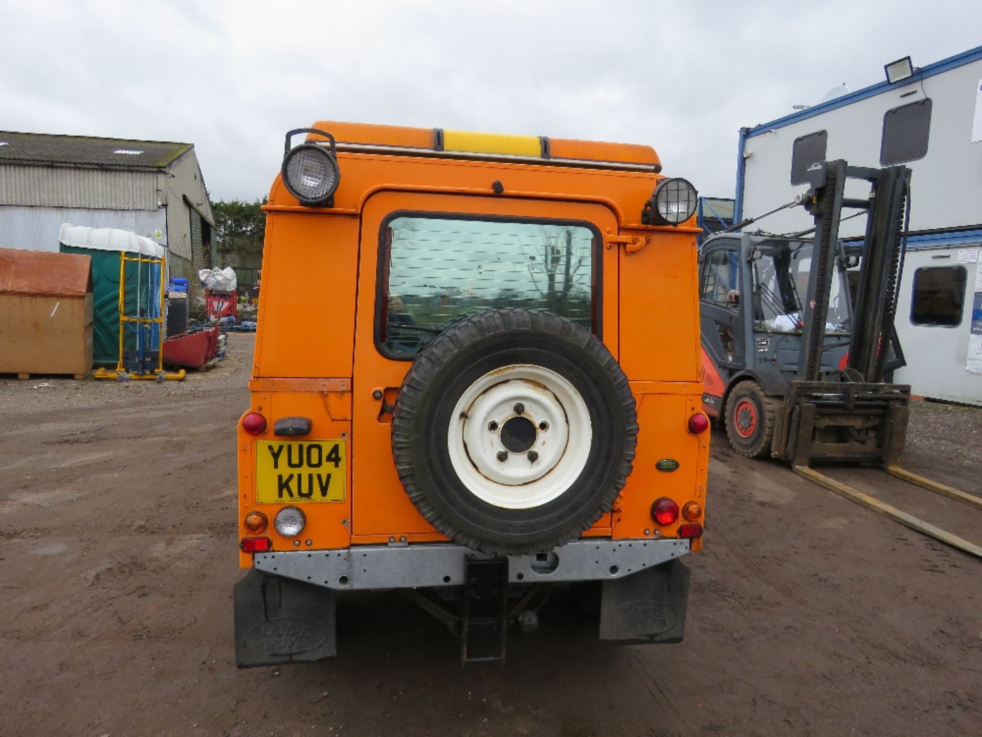 LANDROVER 110 REG YU04 KUV. 98,315 REC MILES. TD5 DIESEL ENGINE. WITH V5 AND TEST UNTIL 26/02/25. O - Image 8 of 21