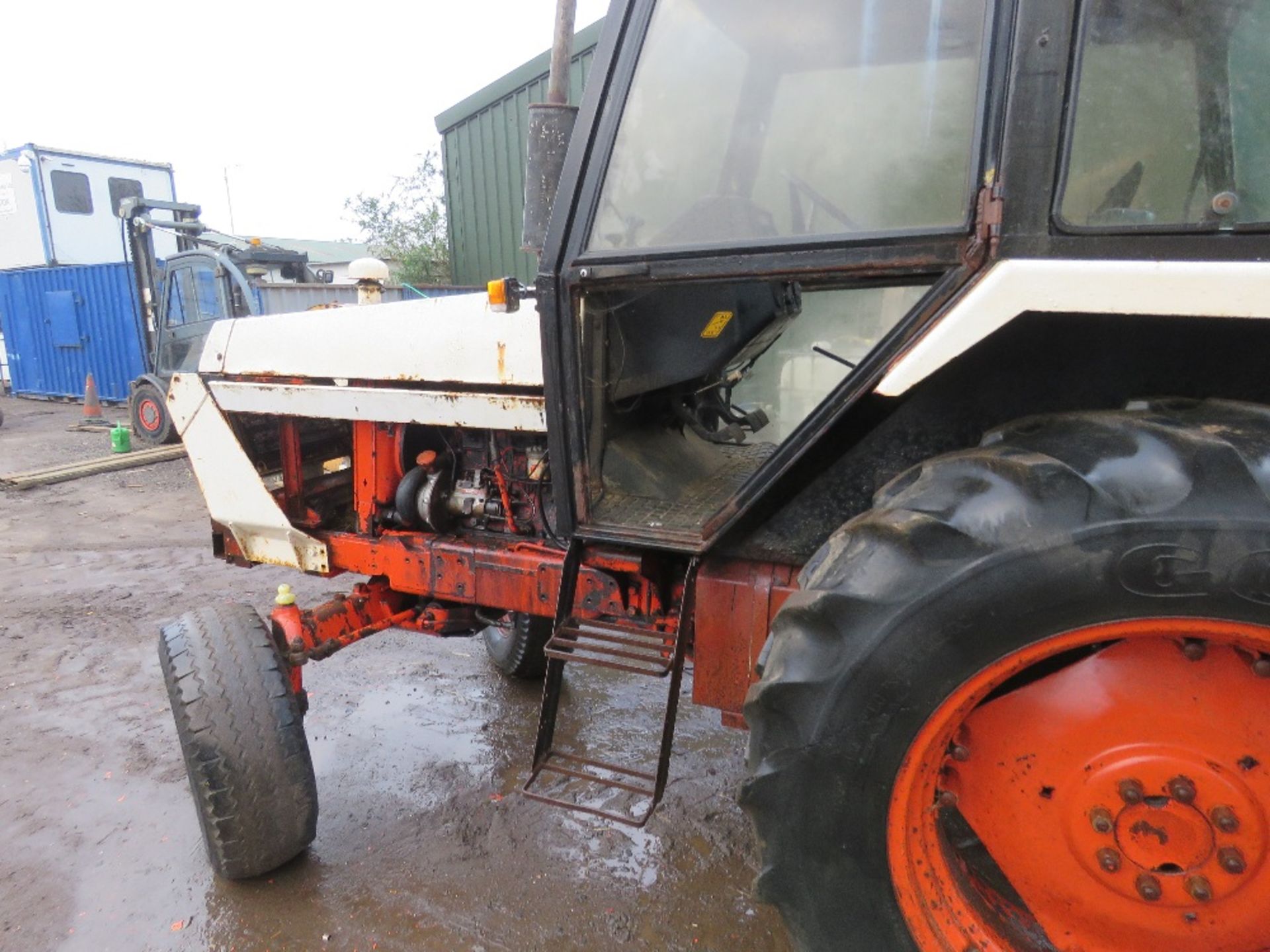 DAVID BROWN 2 WHEEL DRIVE TRACTOR. SOURCED FROM DEPOT CLOSURE. WHEN TESTED WAS SEEN TO RUN AND DRIVE - Bild 7 aus 11