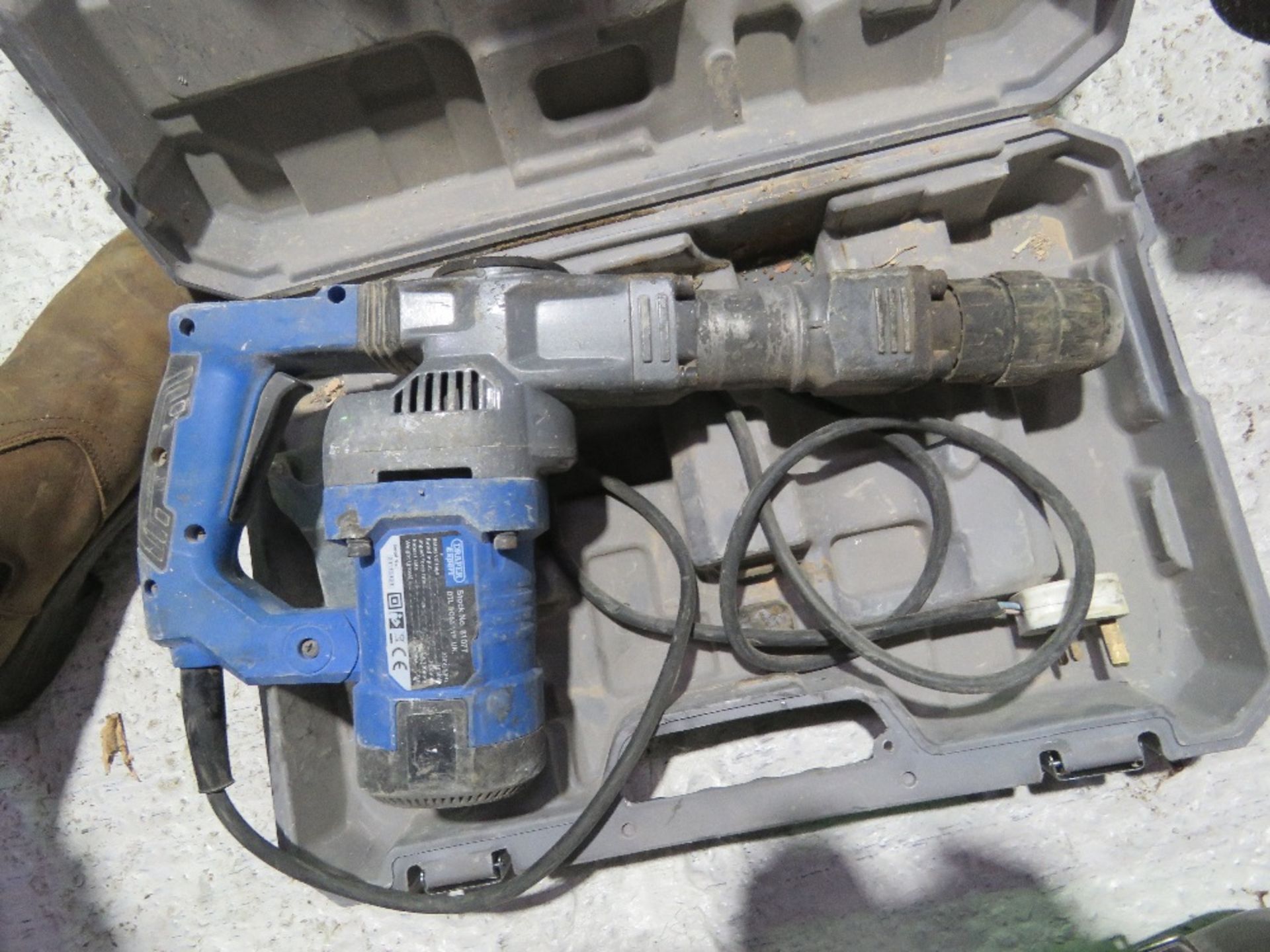 3NO 240 VOLT POWER TOOLS: 2 X DRILLS PLUS A JIGSAW. DIRECT FROM LOCAL RETIRING BUILDER. THIS LO - Image 6 of 7