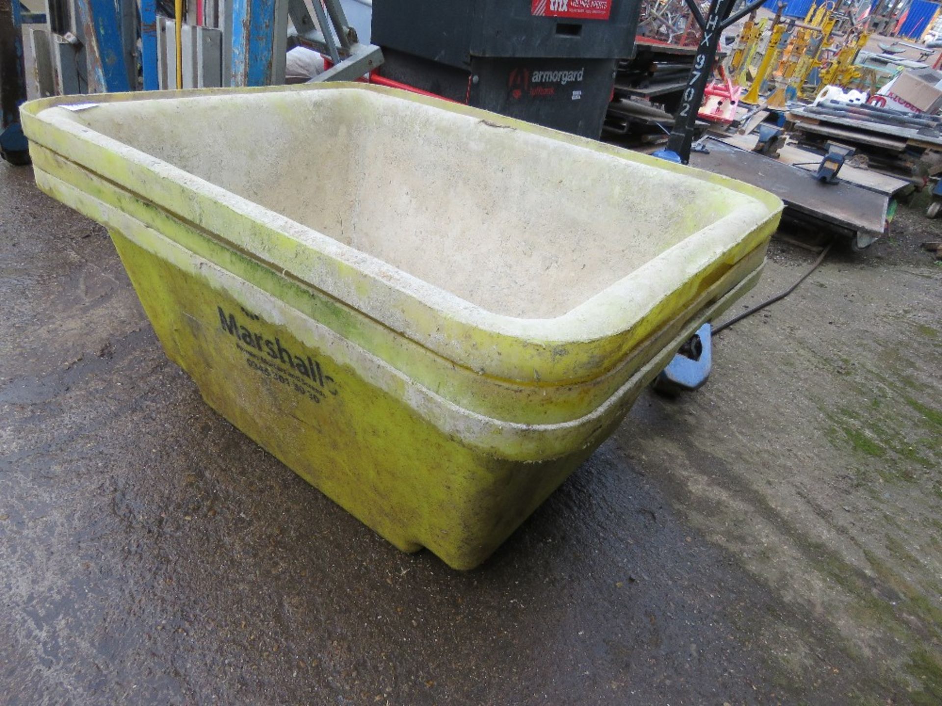 3NO PLASTIC MUCK SKIPS. SOURCED FROM LOCAL RETIRING BUILDER. THIS LOT IS SOLD UNDER THE AUCTION - Bild 2 aus 3