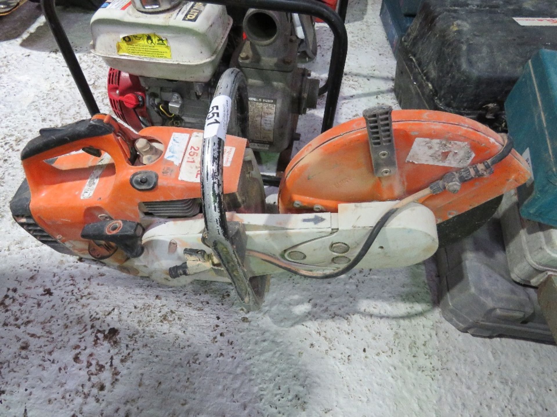 STIHL TS400 PETROL CUT OFF SAW. DIRECT FROM LOCAL RETIRING BUILDER. THIS LOT IS SOLD UNDER THE