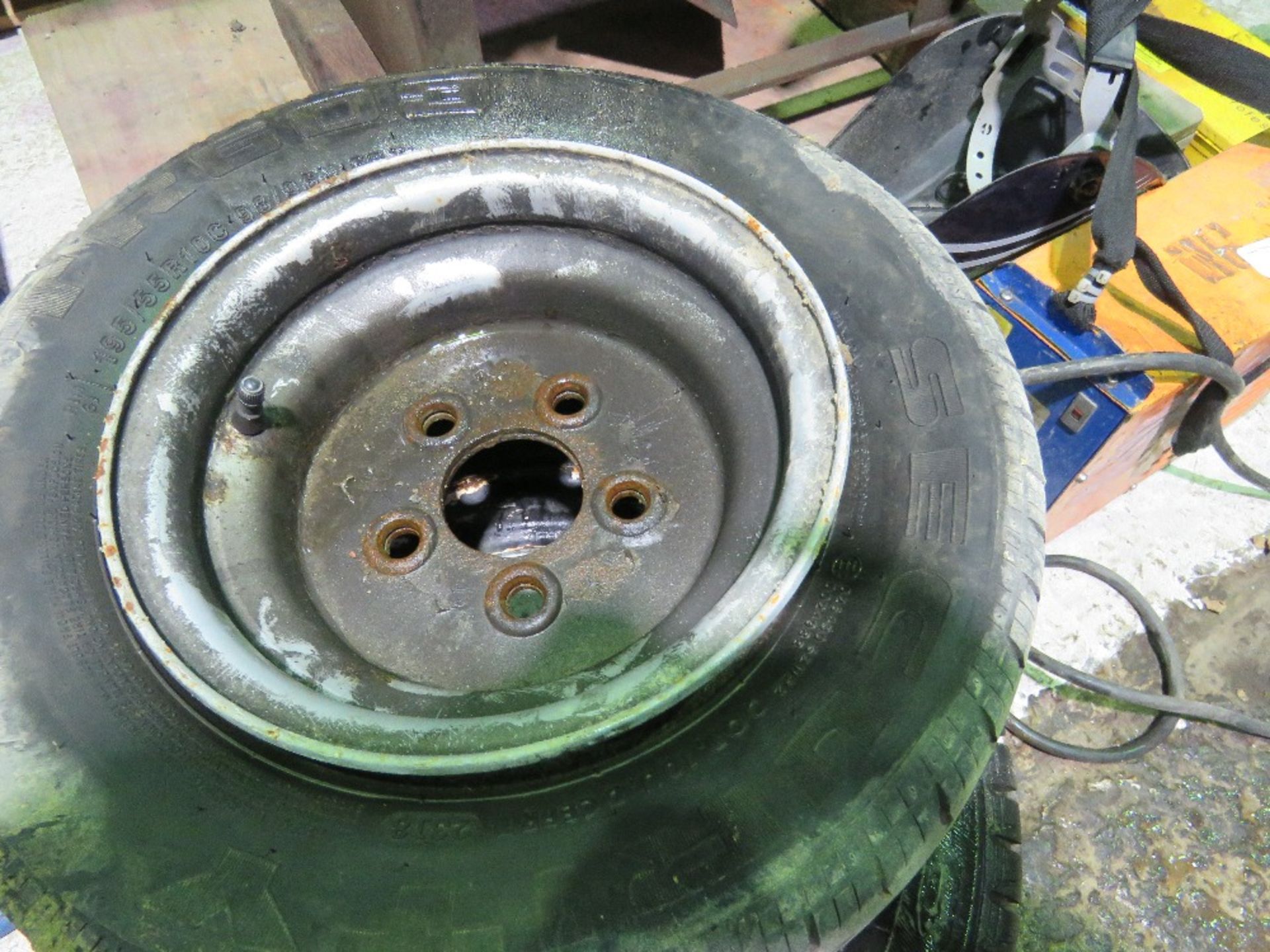 3NO TRAILER WHEELS PLUS A MIRROR. - Image 3 of 6