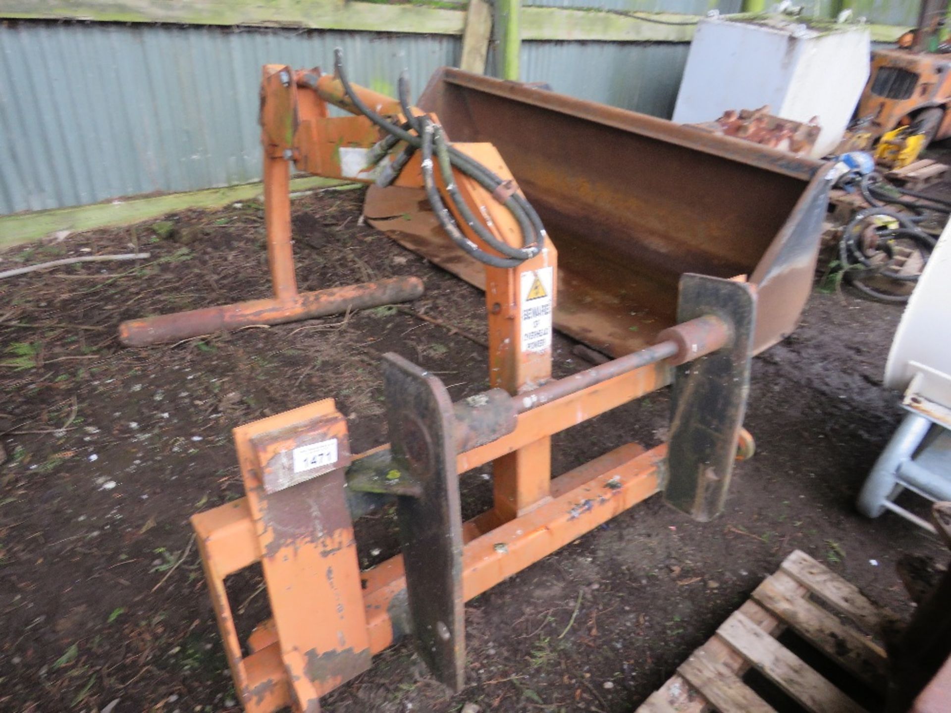 WRAPPED SILAGE BALE ATTACHMENT FOR TELEHANDLER, MANITOU STYLE BRACKETS. DIRECT EX LOCAL FARM. - Bild 2 aus 6