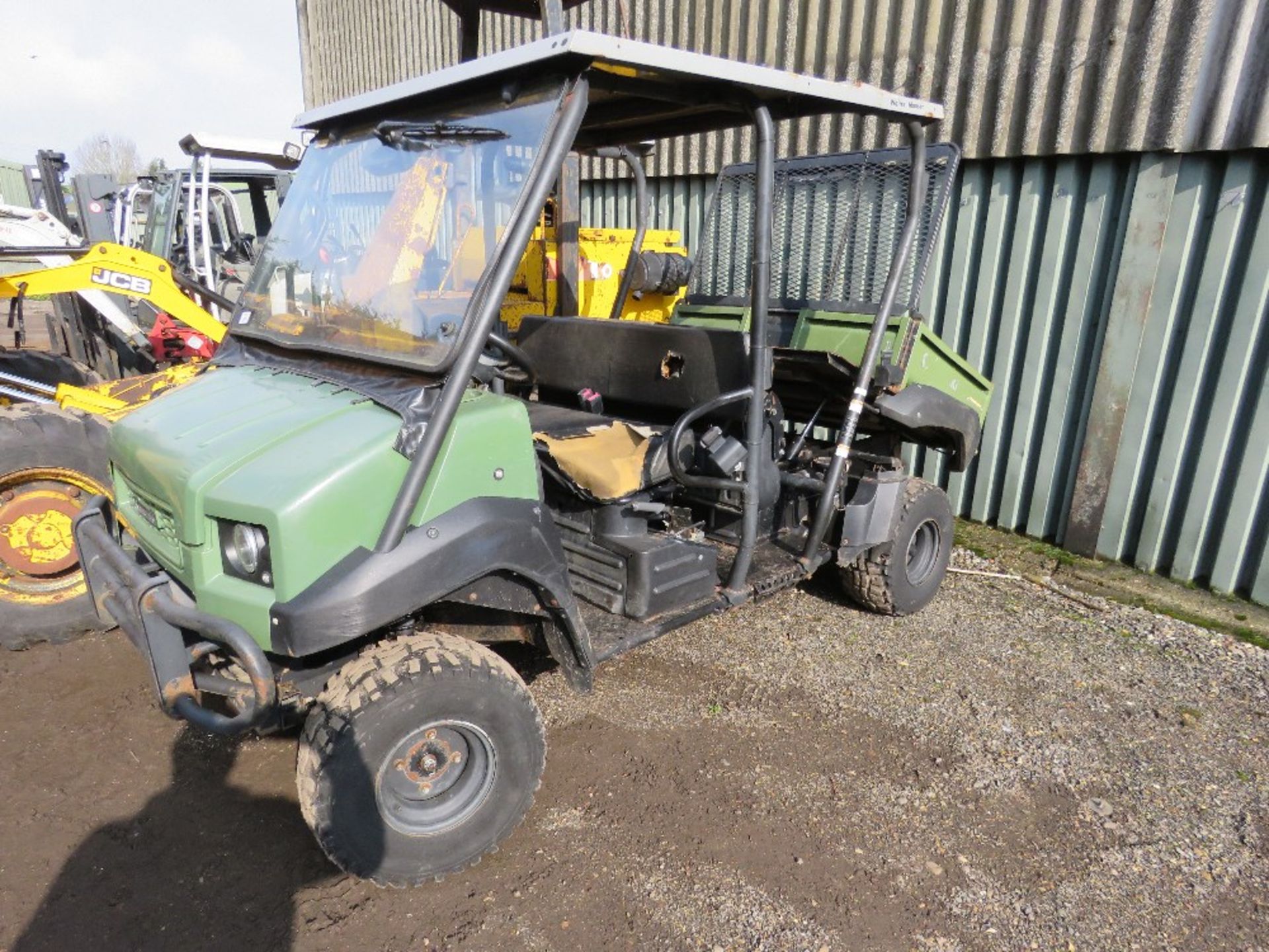 KAWASAKI MULE 4010 LONG WHEEL BASE OFF ROAD BUGGY RTV. 3869 REC HOURS. ELECTRIC POWERED TIPPING