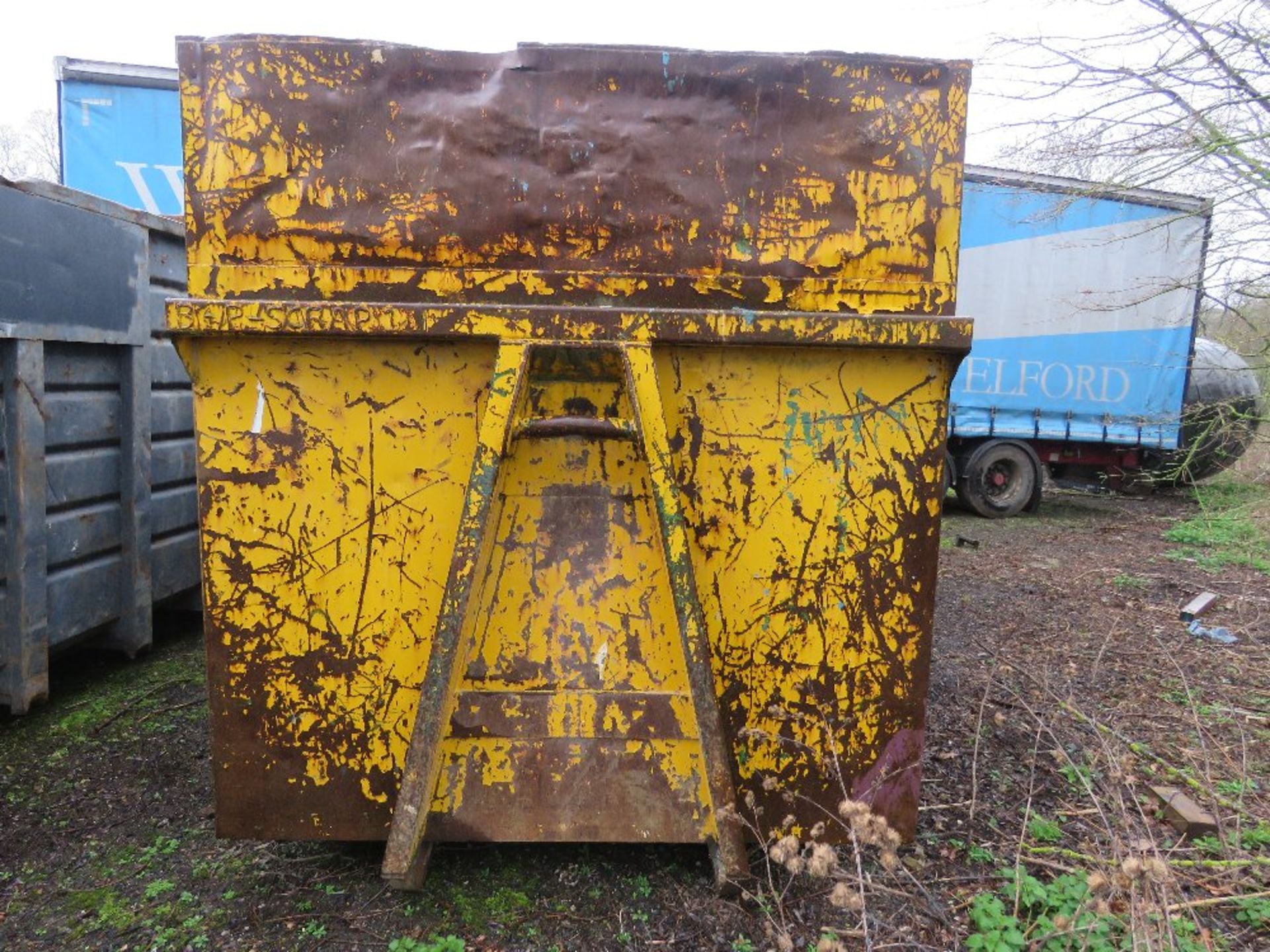 HOOK LOADER BIN, ROLLONOFF TYPE, 40YARD CAPACITY APPROX WITH FULL WIDTH REAR DOOR. DIRECT FROM LOCAL - Image 2 of 8