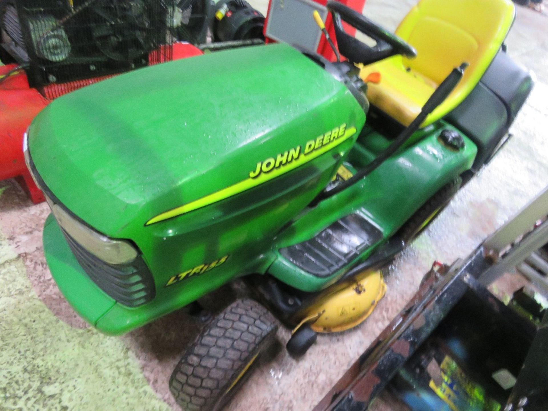 JOHN DEERE LTR155 RIDE ON LAWNMOWER. WHEN TESTED WAS SEEN TO RUN, DRIVE AND MOWER ENGAGED. ....THIS - Image 2 of 6
