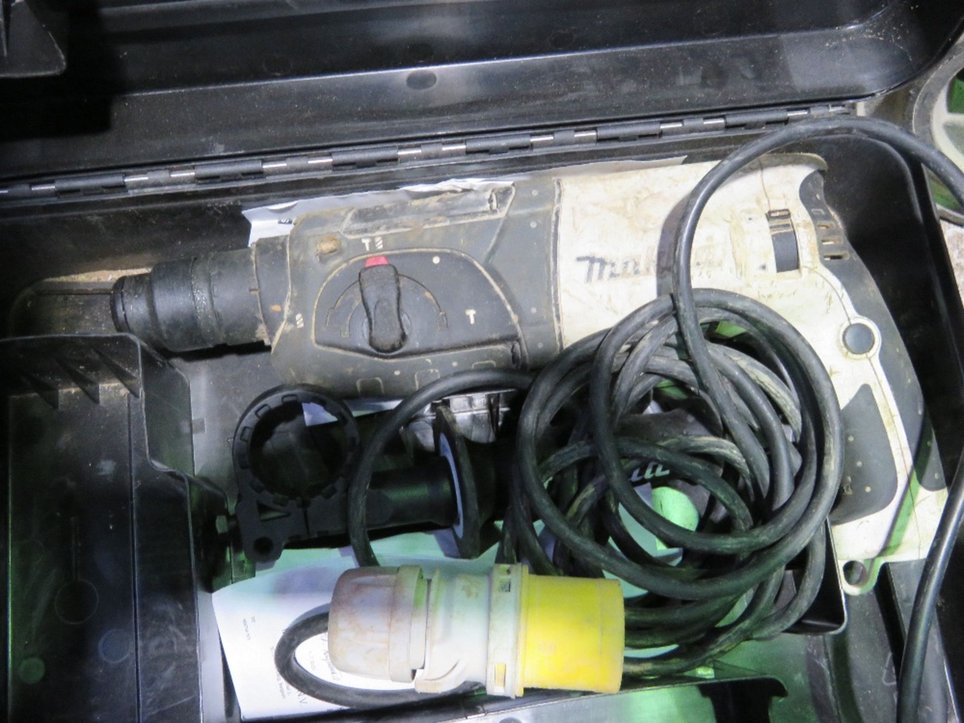 3 X MAKITA POWER TOOLS: 2 NO DRILLS PLUS A JIGSAW.. THIS LOT IS SOLD UNDER THE AUCTIONEERS MARGIN - Image 2 of 5