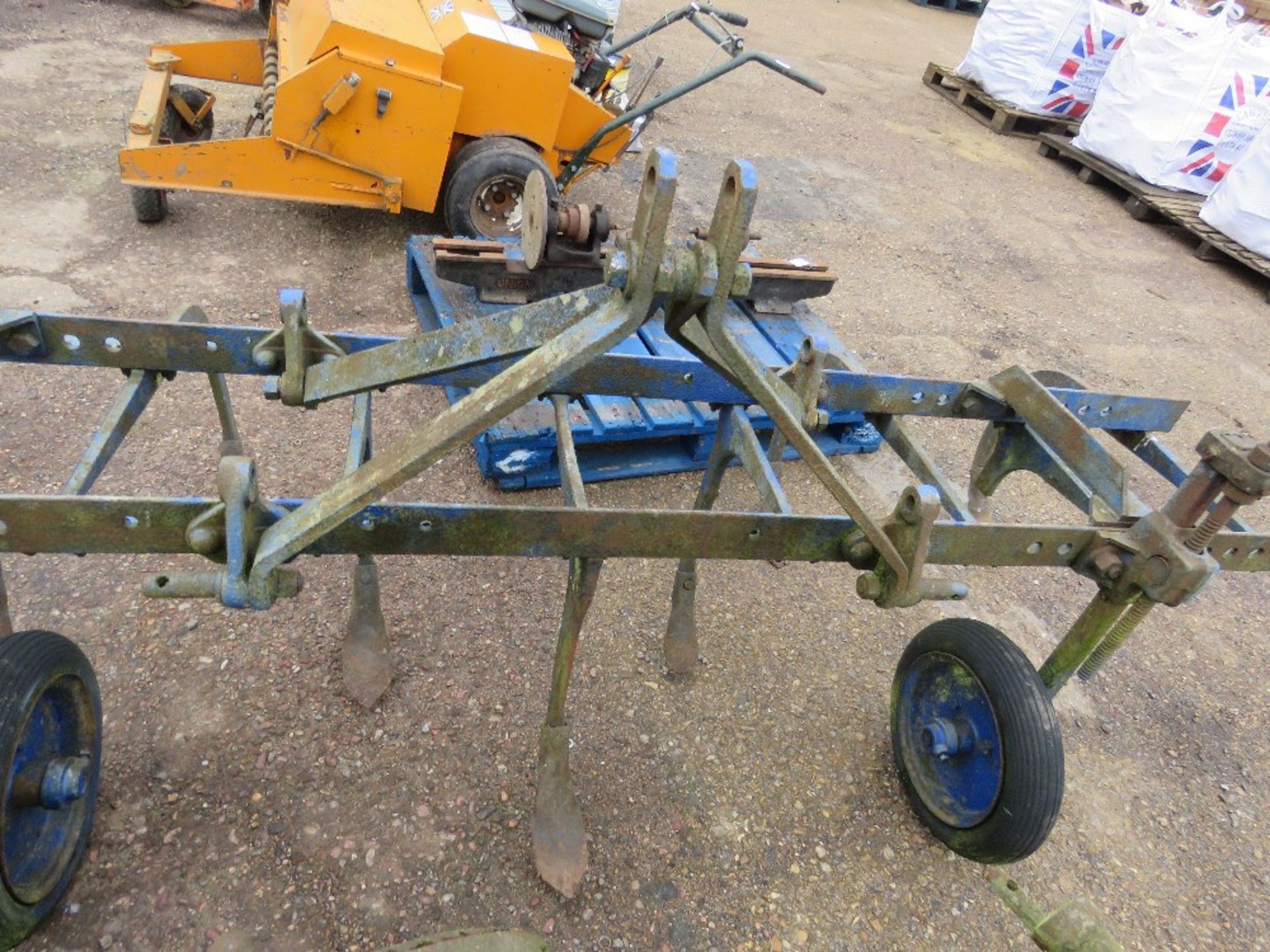 TRACTOR MOUNTED CULTIVATOR, 8FT WIDTH APPROX.....THIS LOT IS SOLD UNDER THE AUCTIONEERS MARGIN SCHEM - Image 4 of 4