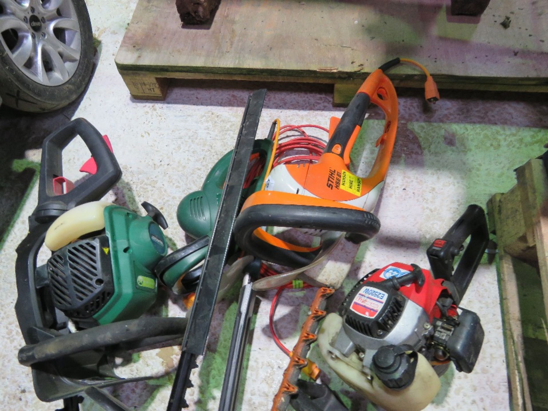 2 X PETROL HEDGE CUTTERS PLUS 2 X ELECTRIC HEDGE CUTTERS AND A CHAINSAW SHARPENER. - Image 13 of 14