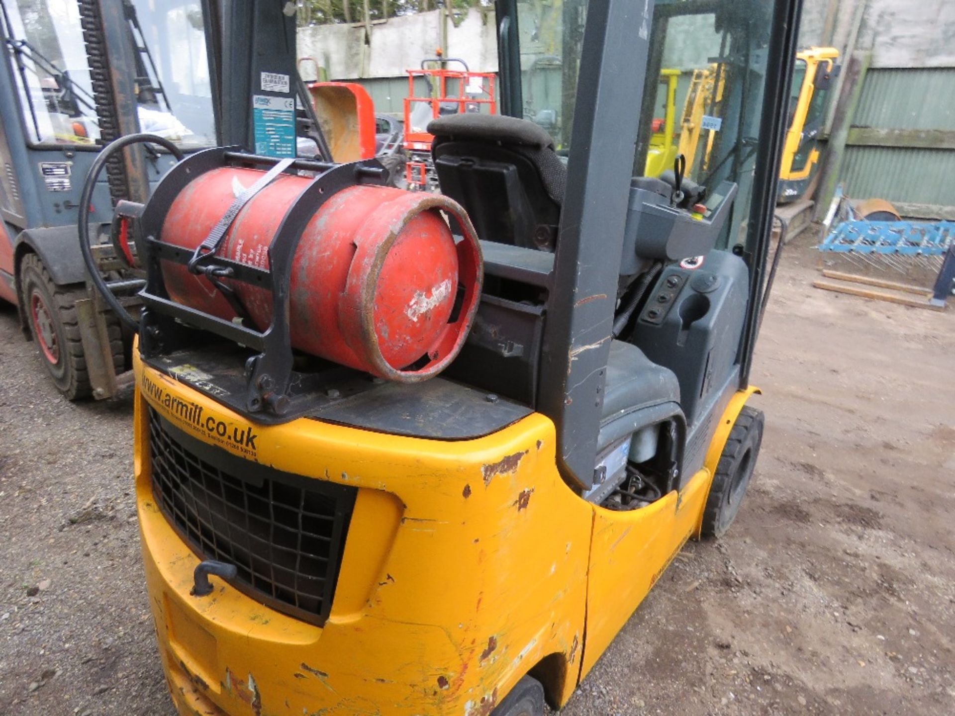 JUNGHEINRICH GAS POWERED FORKLIFT TRUCK WITH CONTAINER SPEC FREE LIFT MAST. - Image 6 of 9