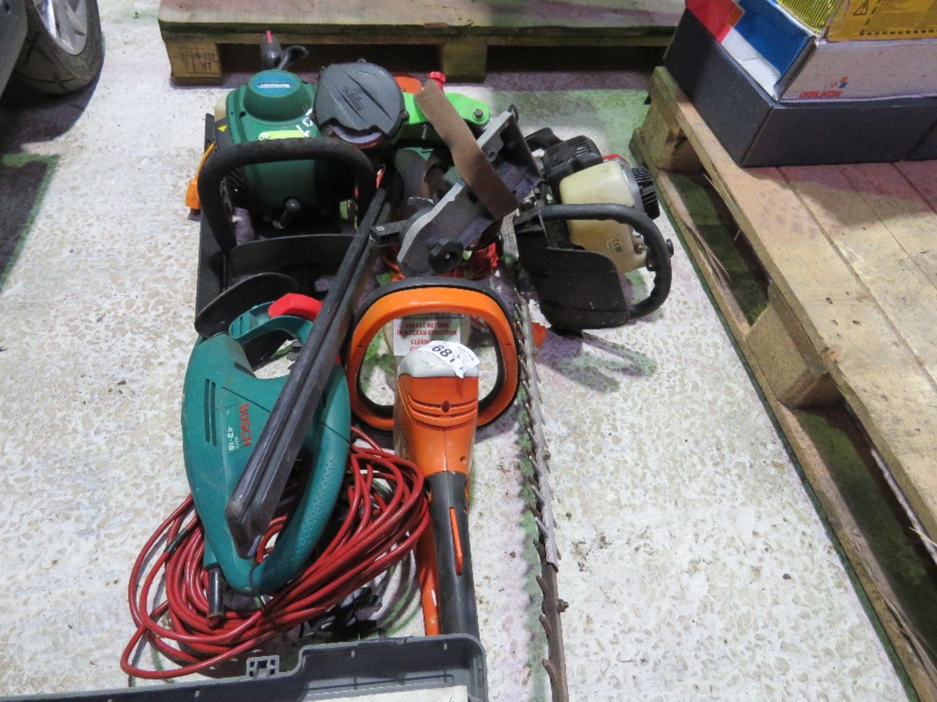2 X PETROL HEDGE CUTTERS PLUS 2 X ELECTRIC HEDGE CUTTERS AND A CHAINSAW SHARPENER. - Image 3 of 14