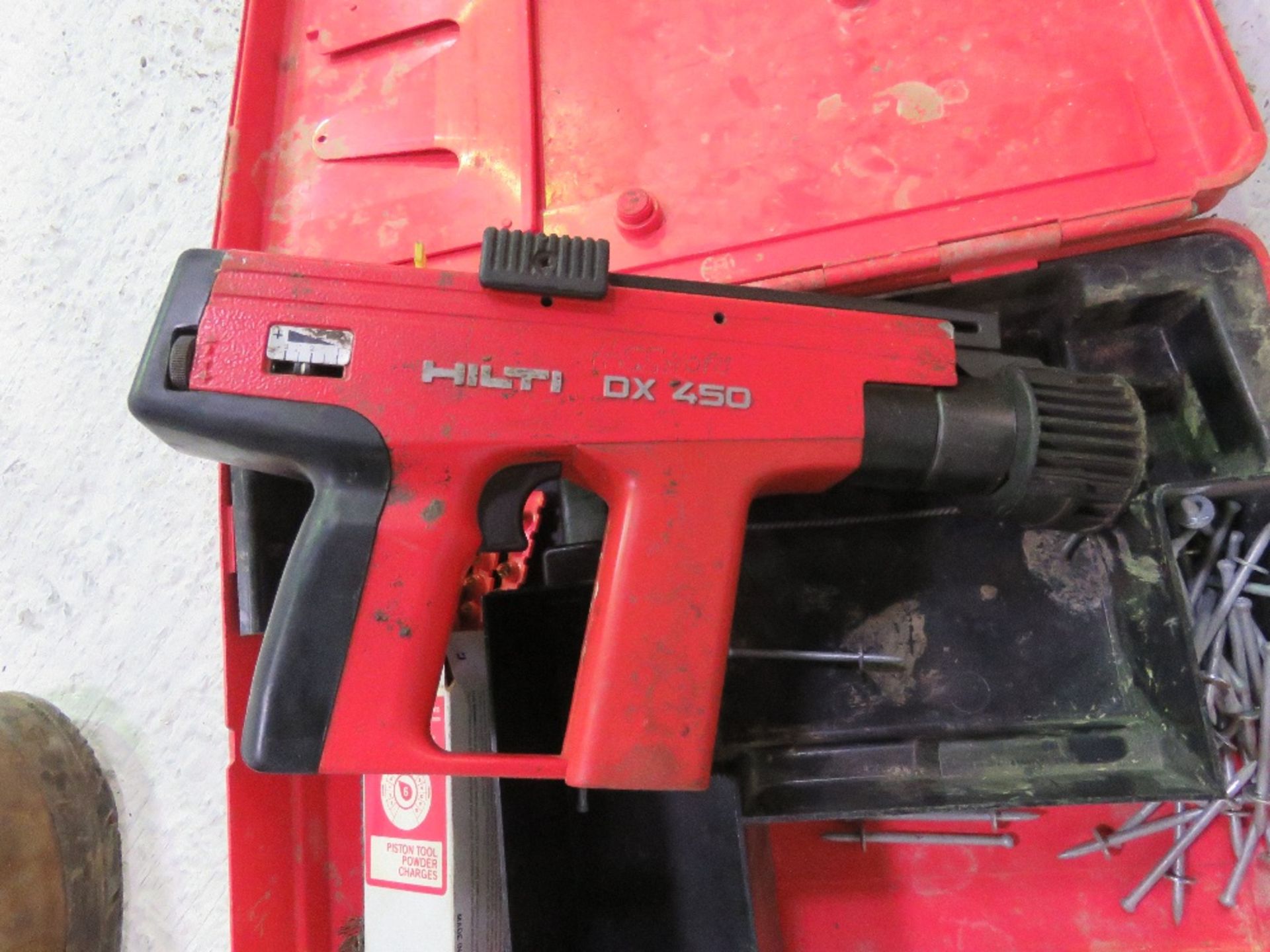 2 X HILTI DX450 NAIL GUNS. DIRECT FROM LOCAL RETIRING BUILDER. THIS LOT IS SOLD UNDER THE AUCTI - Image 2 of 6