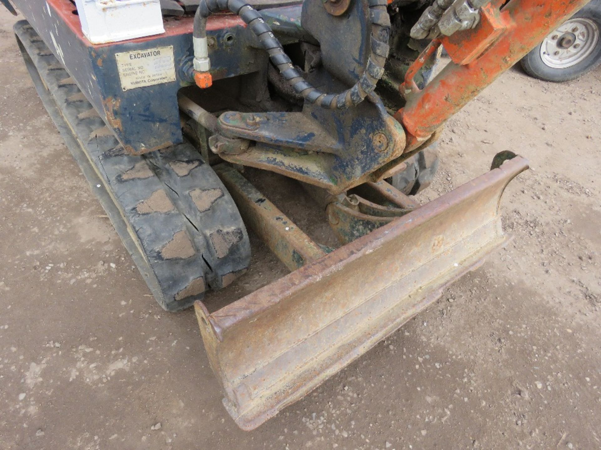 KUBOTA 36 MINI EXCAVATOR PACKAGE CONSISTING OF 4NO BUCKETS, HYDRAULIC BREAKER, MINI DIGGER TRAILER A - Image 8 of 18