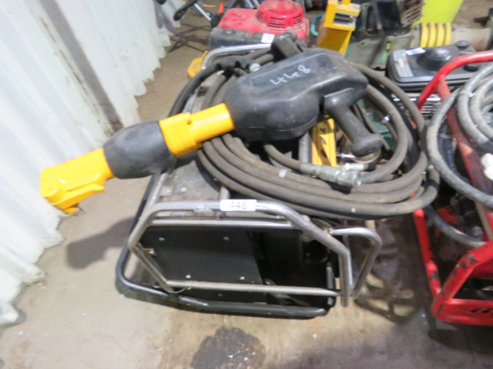 JCB BEAVER HEAVY DUTY DIESEL ENGINED HYDRAULIC BREAKER PACK WITH HOSE AND GUN. WHNE TESTED WAS SEEN - Image 2 of 6