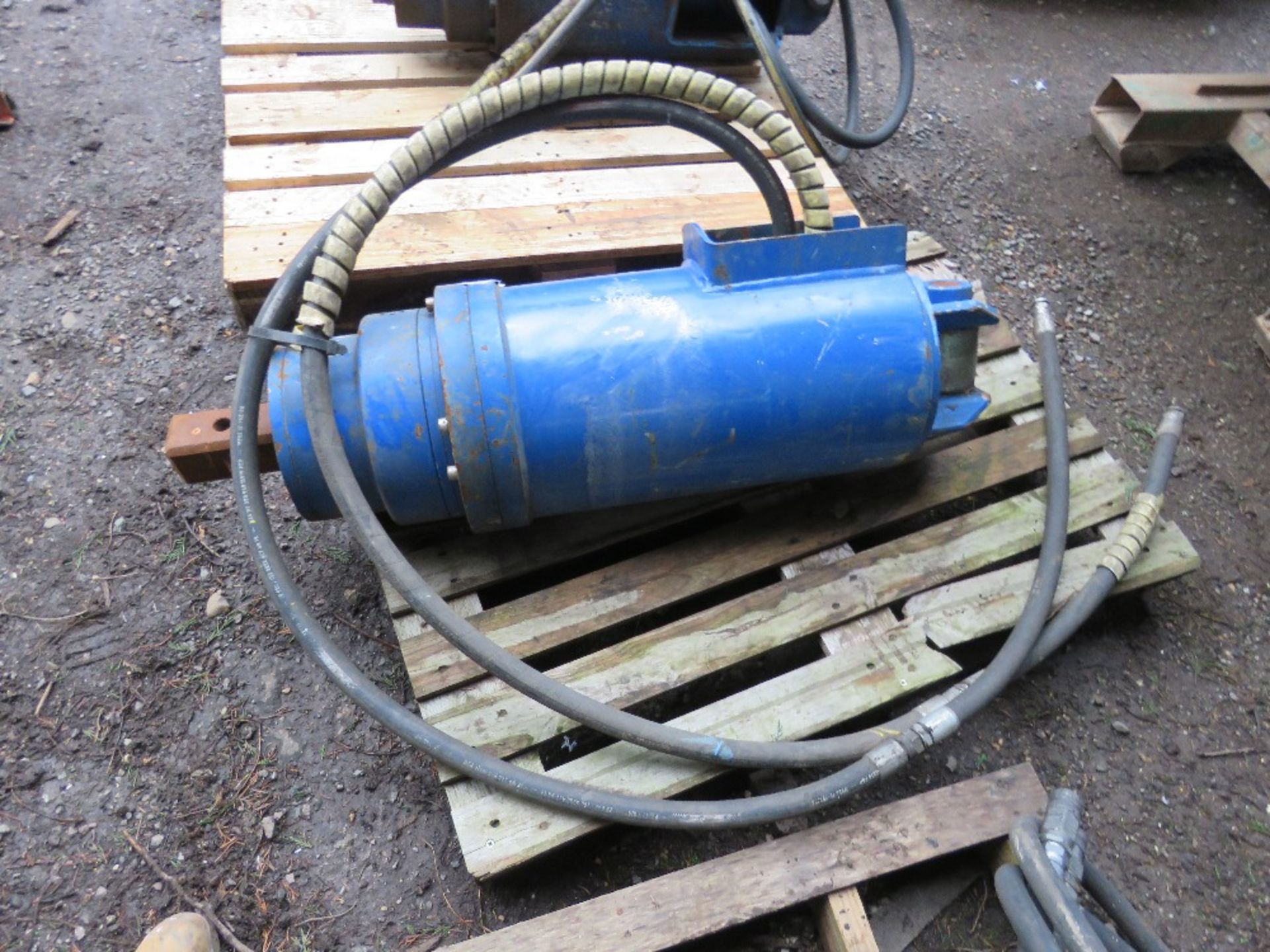 LARGE SIZED AUGER DRIVE HEAD FOR EXCAVATOR WITH 75MM SQUARE DRIVE SHAFT. - Image 3 of 3