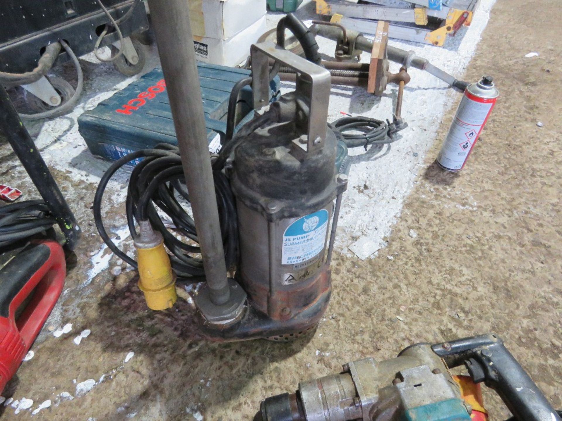 4 X 110VOLT POWERED ITEMS: SUB PUMP, 2 NO DRILLS, GRINDER. THIS LOT IS SOLD UNDER THE AUCTIONEERS - Image 6 of 8