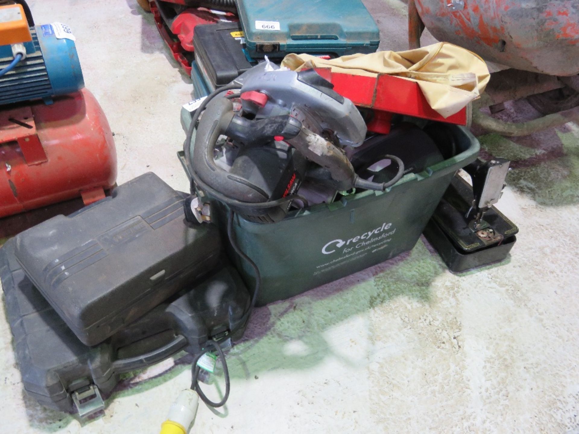 BOX OF POWER TOOLS AND SUNDRIES PLUS A SEWING MACHINE. THIS LOT IS SOLD UNDER THE AUCTIONEERS MAR - Image 2 of 11