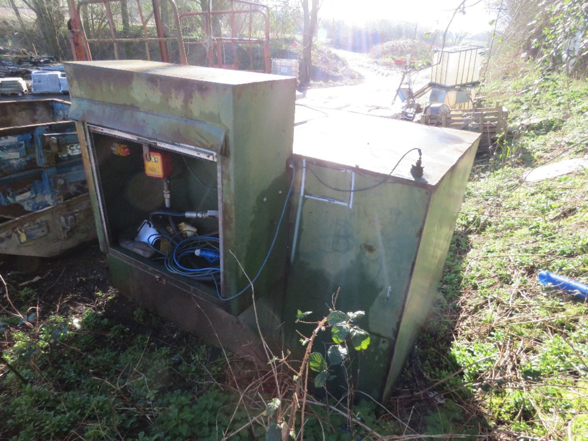 DIESEL TANK, 5FT X 8FT APPROX. - Image 3 of 4