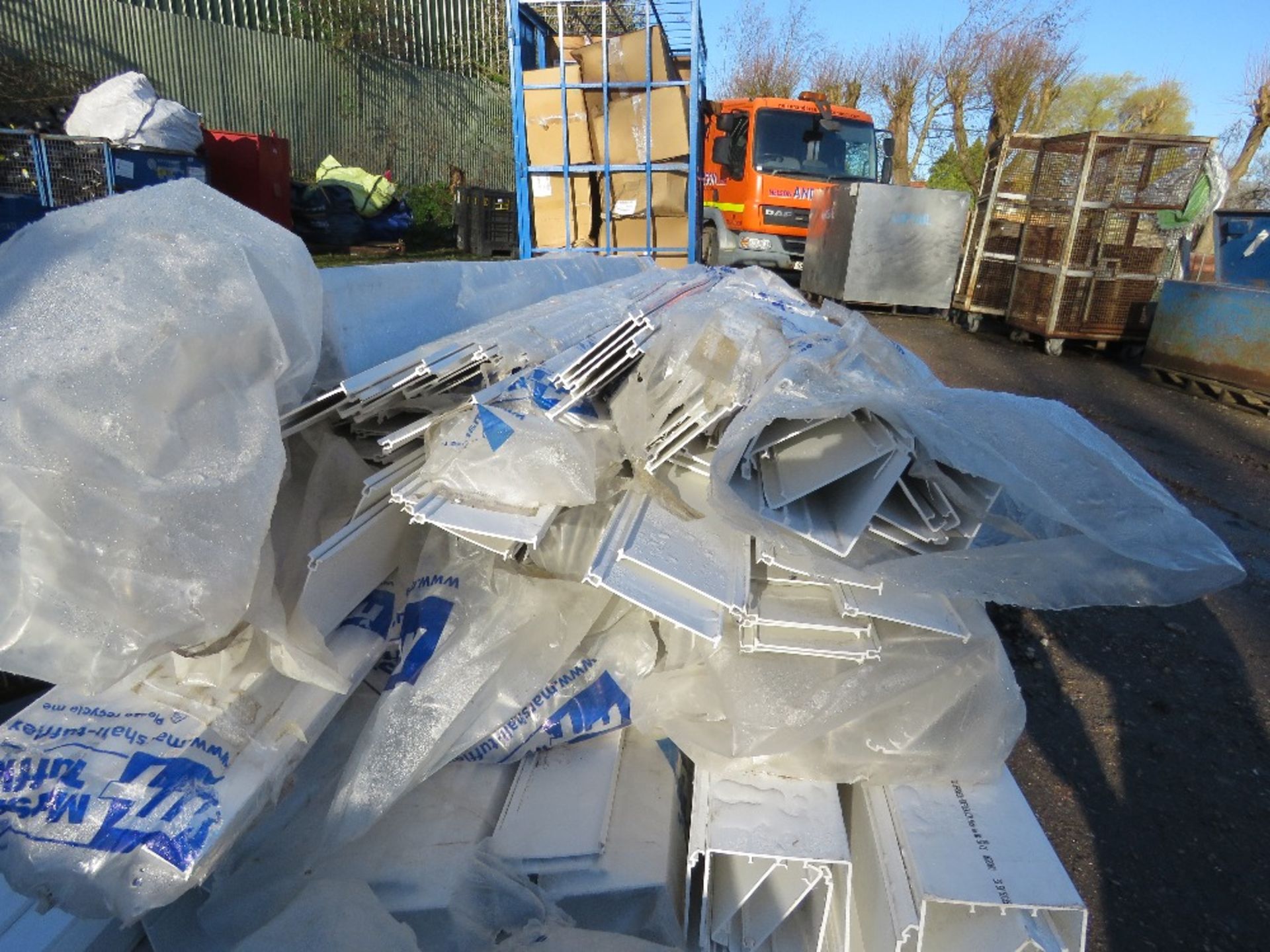 LARGE QUANTITY OF PLASTIC CABLE DUCTING PARTS 9-12FT APPROX... SOURCED FROM COMPANY LIQUIDATION. - Image 8 of 8