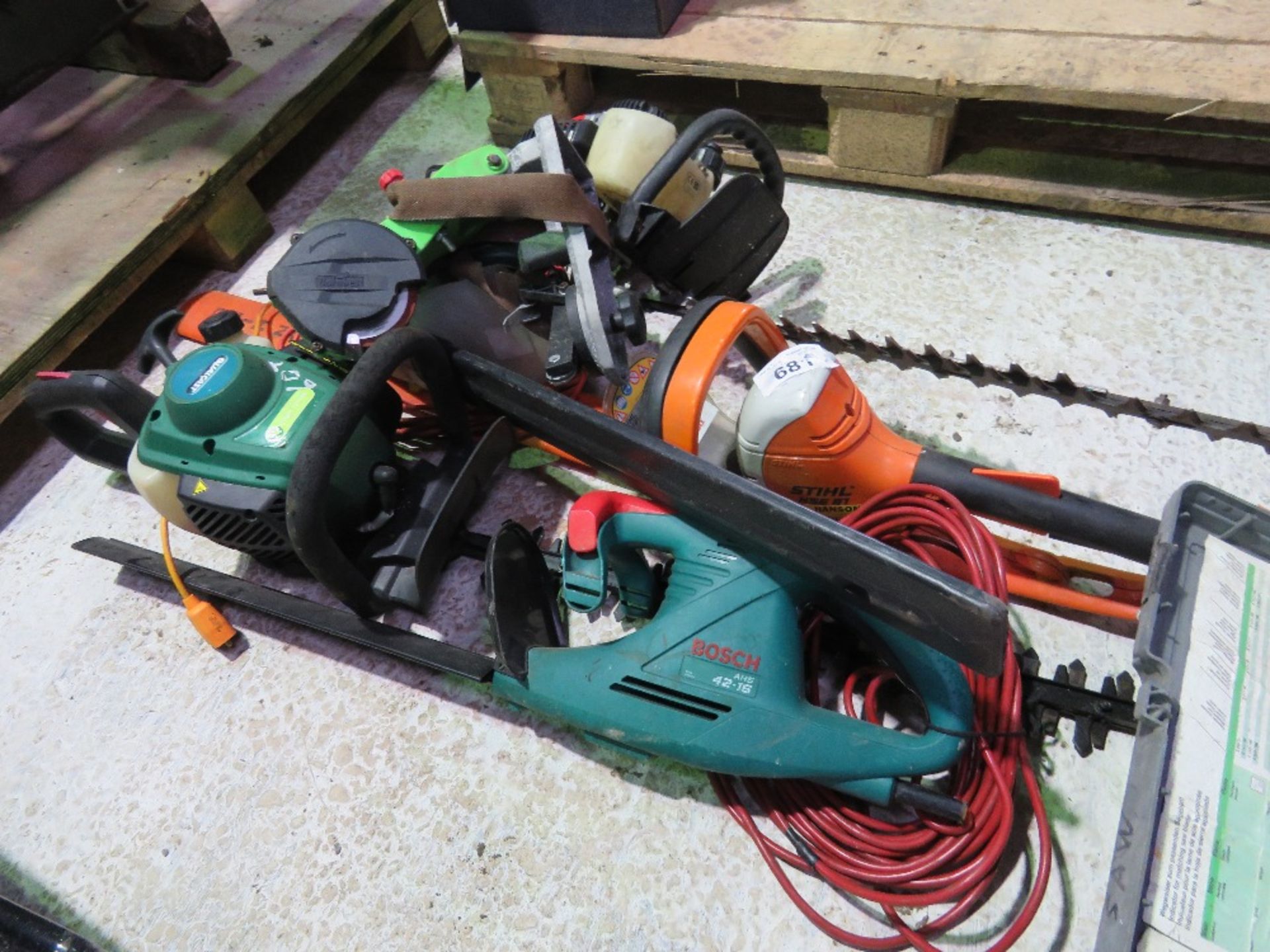 2 X PETROL HEDGE CUTTERS PLUS 2 X ELECTRIC HEDGE CUTTERS AND A CHAINSAW SHARPENER. - Image 2 of 14