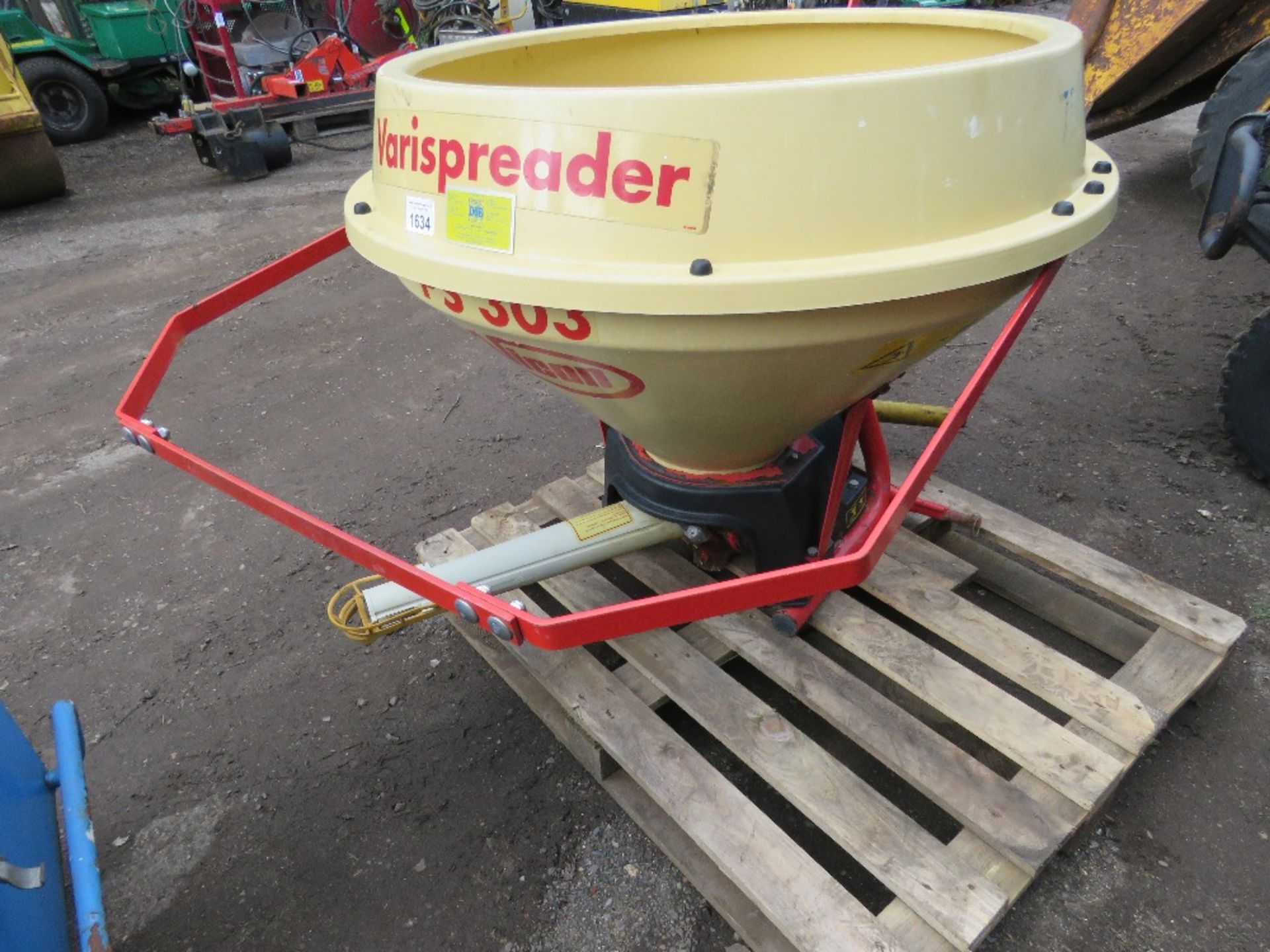 VICON PS303 TRACTOR MOUNTED FERTILISER SPREADER. DIRECT FROM GOLF COURSE BEING SURPLUS TO REQUIREMEN