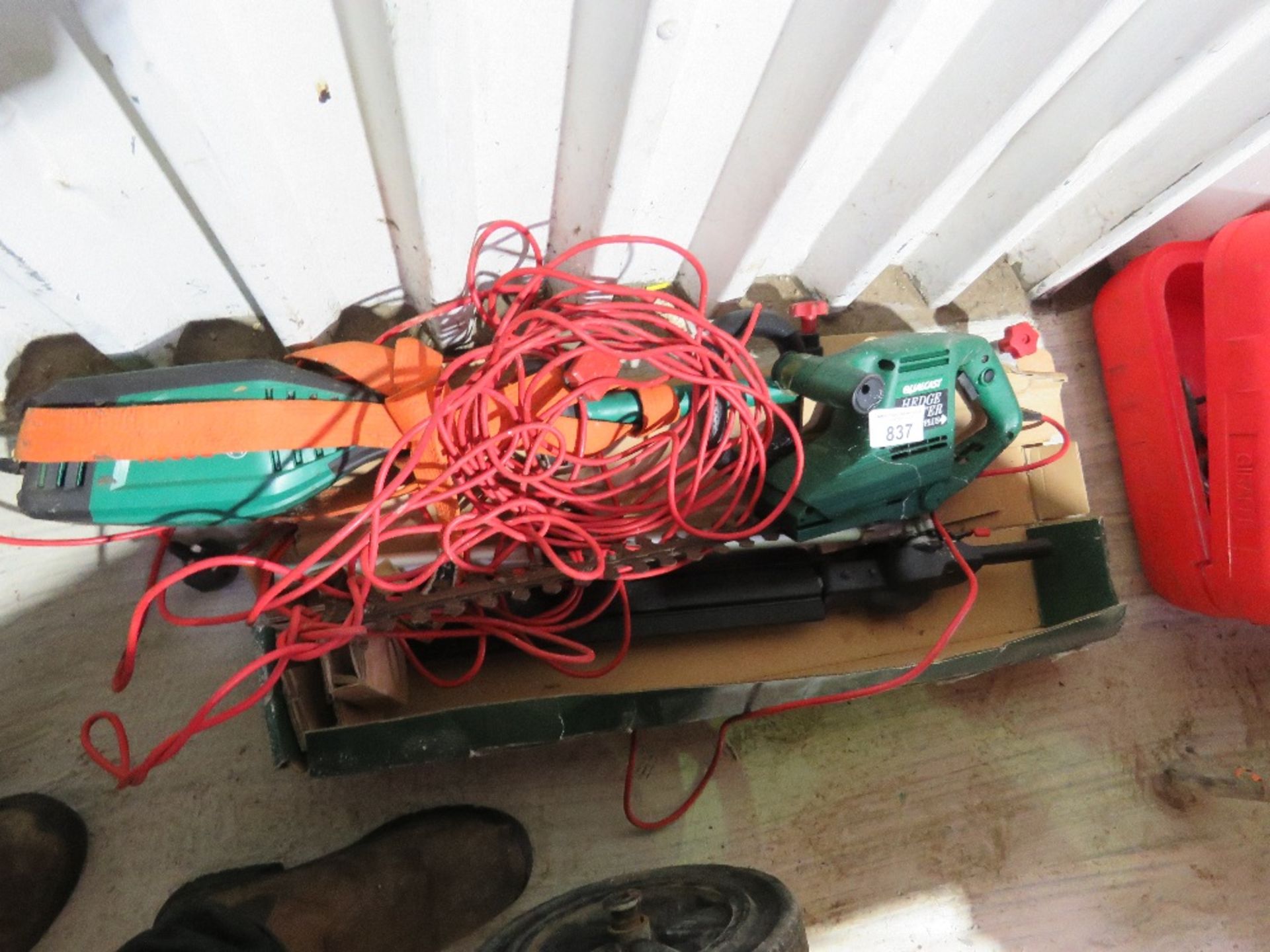 ELECTRIC HEDGE CUTTER AND LONG REACH HEAD.....THIS LOT IS SOLD UNDER THE AUCTIONEERS MARGIN SCHEME, - Image 2 of 6