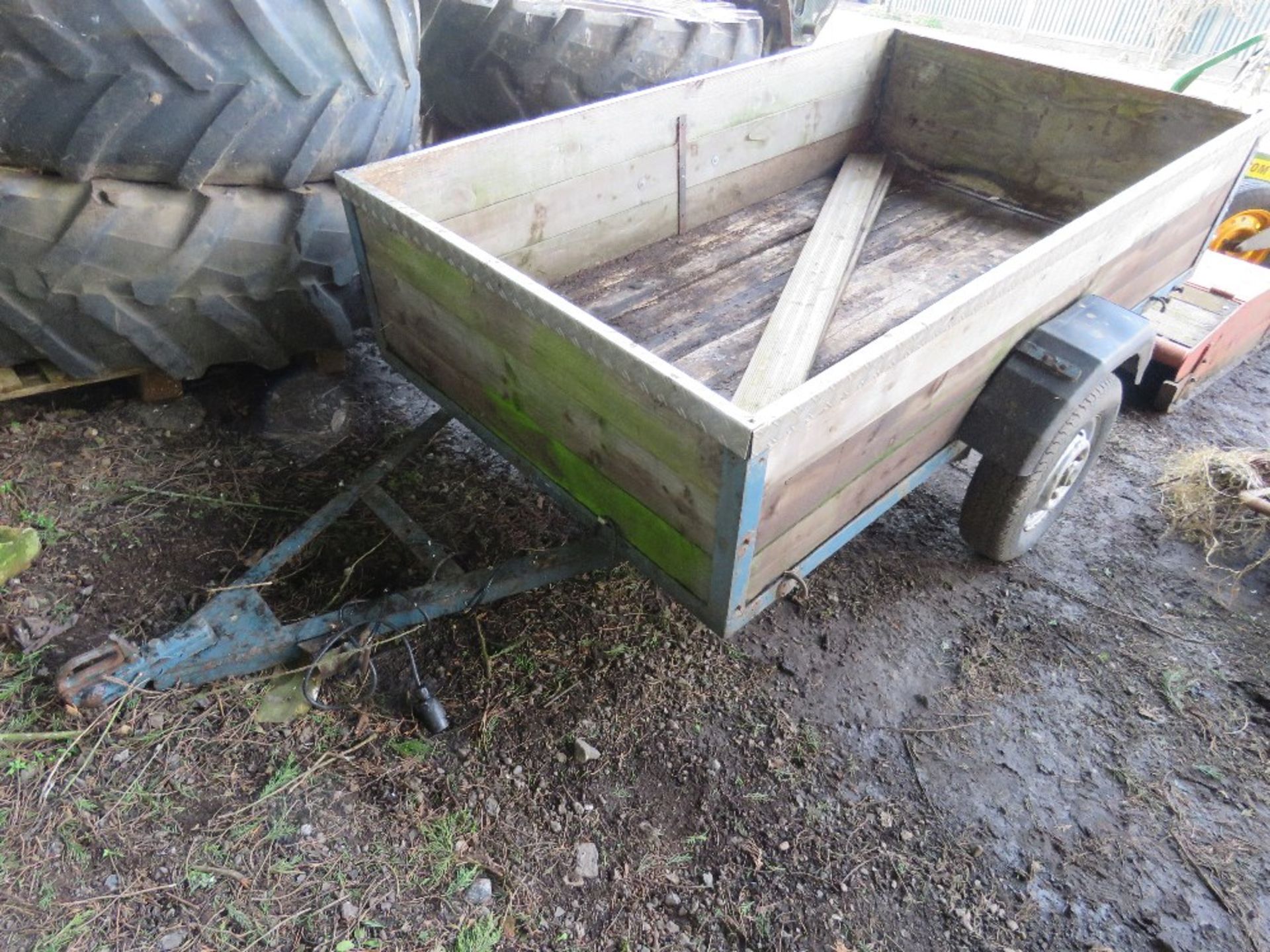 SINGLE AXLED CAR TRAILER 7FT X 4FT APPROX.....THIS LOT IS SOLD UNDER THE AUCTIONEERS MARGIN SCHEME, - Image 3 of 7