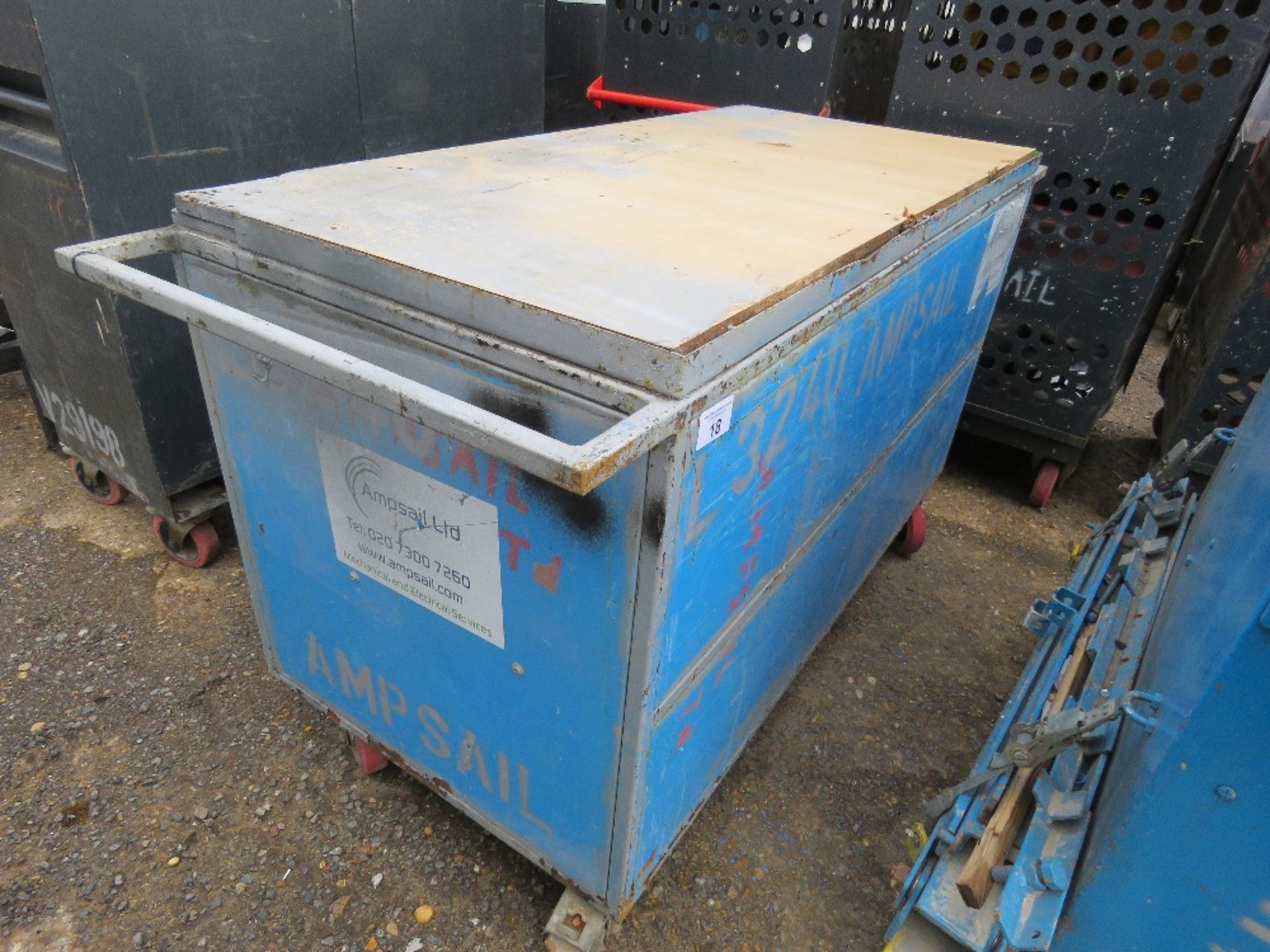 HEAVY DUTY WHEELED WORKBENCH WITH STORAGE UNDERNEATH. SOURCED FROM COMPANY LIQUIDATION.
