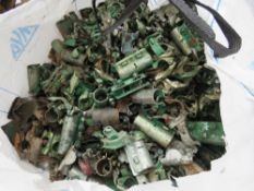 BULK BAG CONTAINING APPROXIMATELY 320-350NO ASSORTED SCAFFOLD CLIPS.