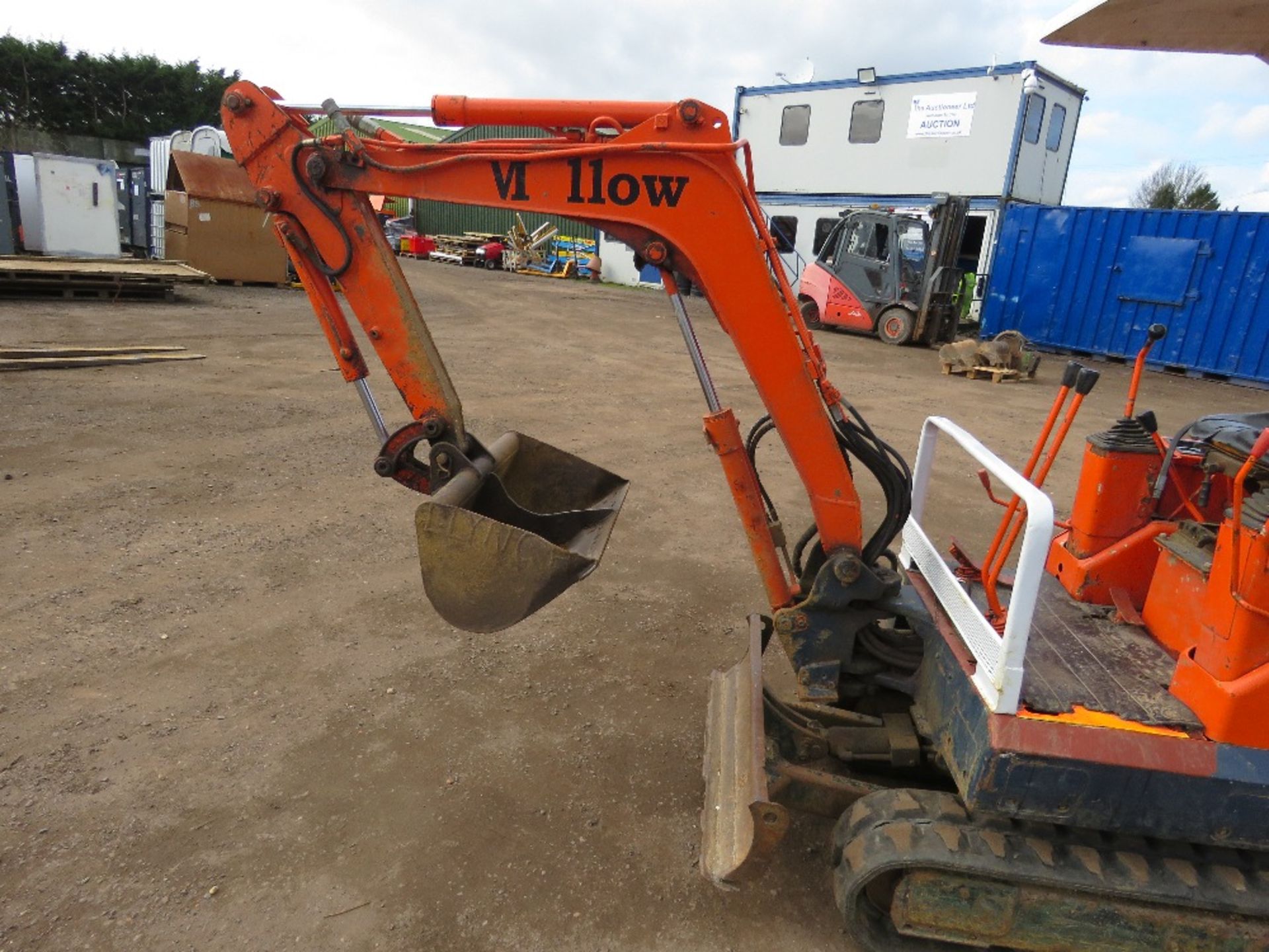 KUBOTA 36 MINI EXCAVATOR PACKAGE CONSISTING OF 4NO BUCKETS, HYDRAULIC BREAKER, MINI DIGGER TRAILER A - Image 5 of 18