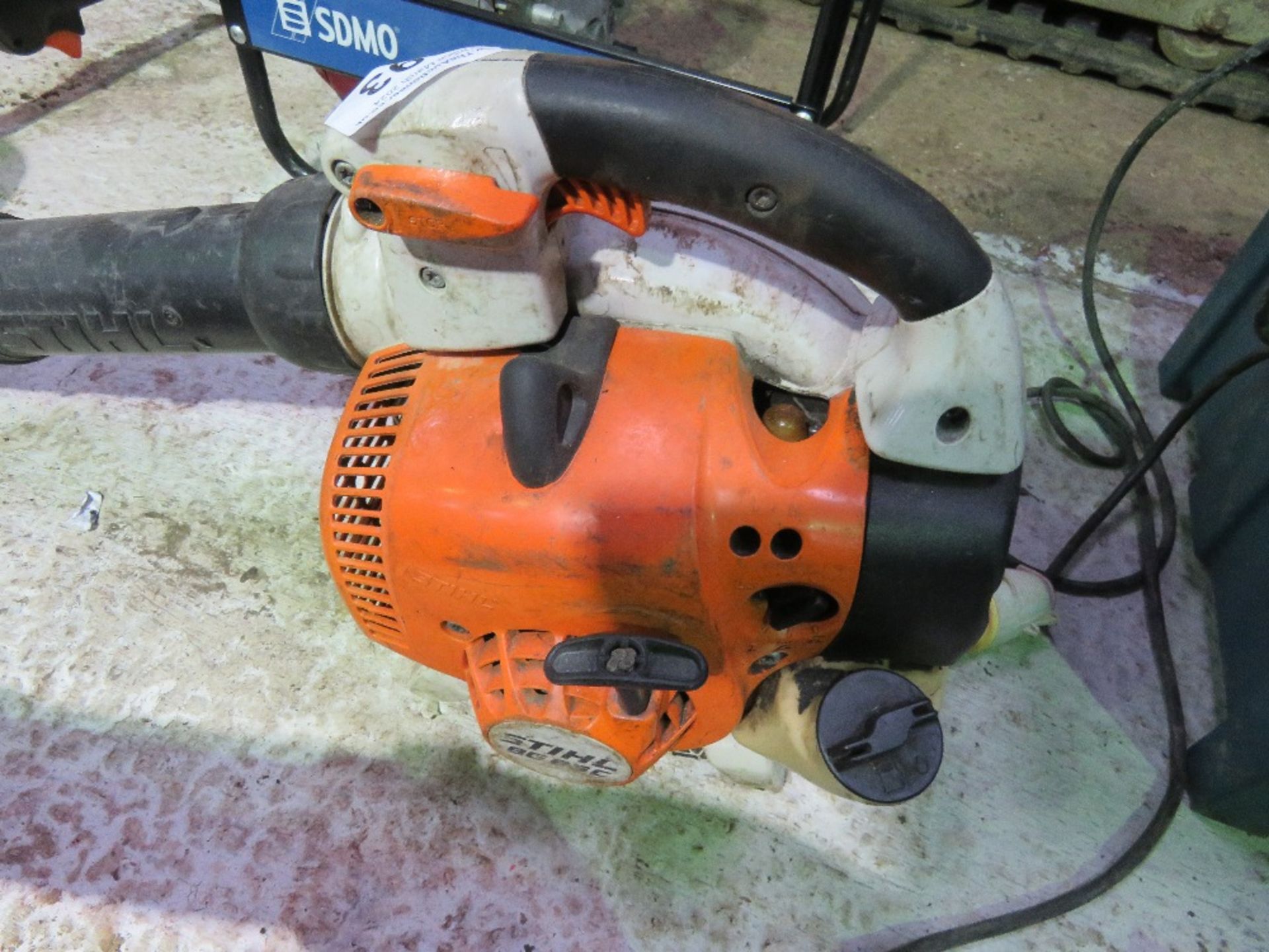 STIHL HAND HELD LEAF BLOWER. THIS LOT IS SOLD UNDER THE AUCTIONEERS MARGIN SCHEME, THEREFORE NO V - Image 3 of 3